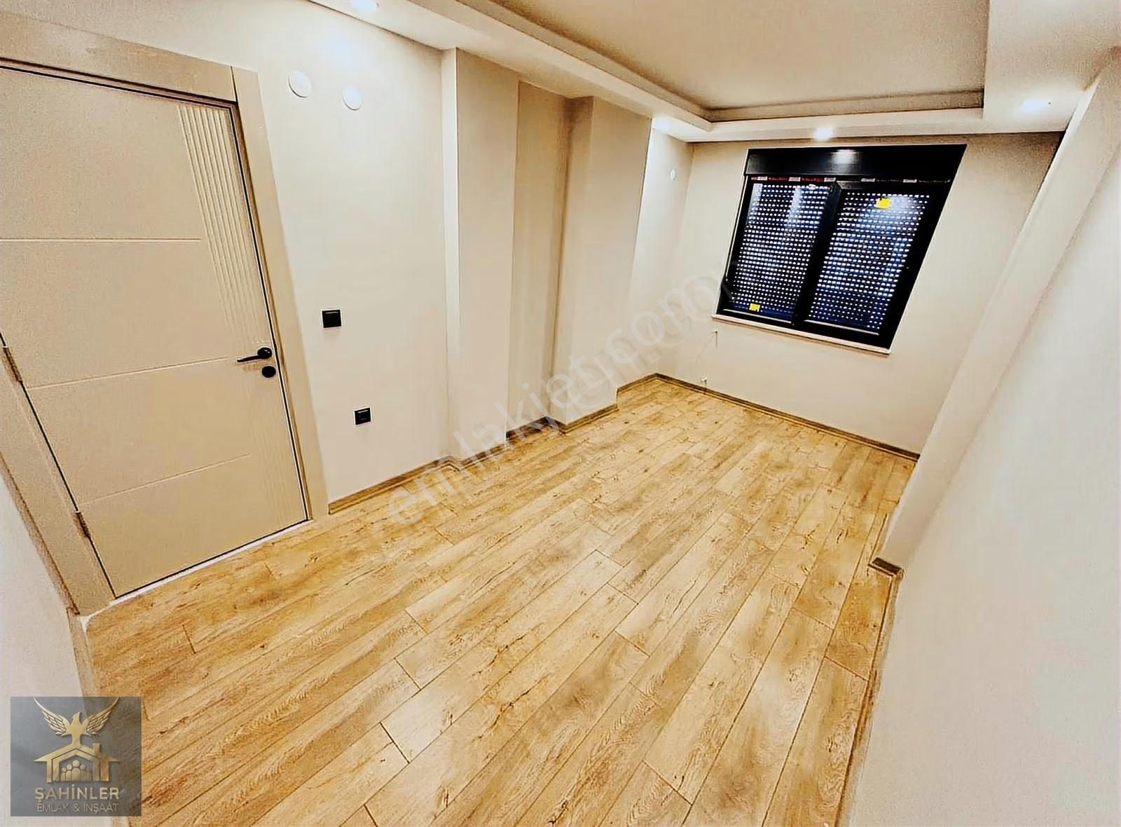 Cadde Üzeri Tramvay'a Cephe Sıfır 1+1 Kiralık Daire !!! - Görsel 12