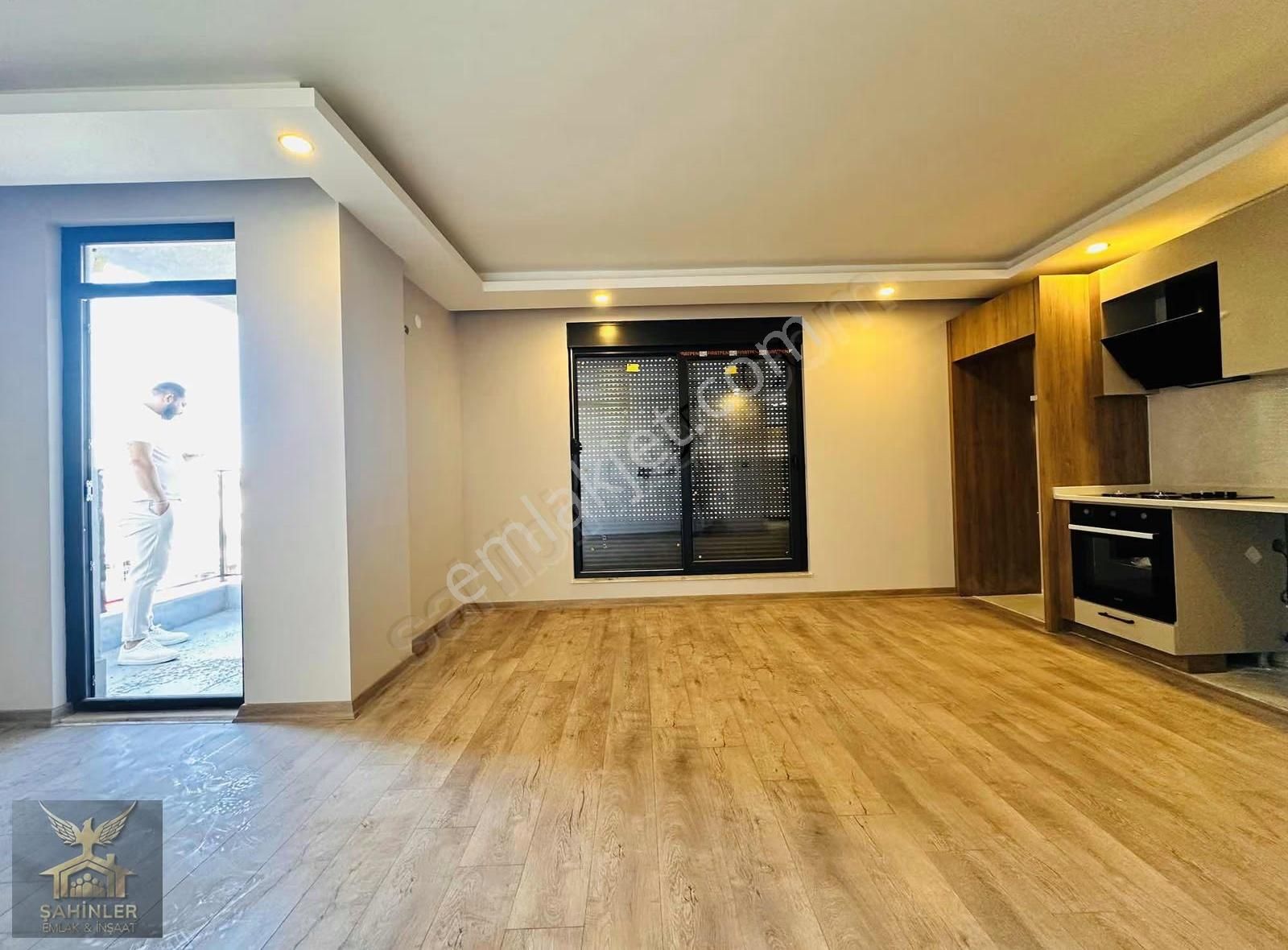 Cadde Üzeri Tramvay'a Cephe Sıfır 1+1 Kiralık Daire !!! - Görsel 9