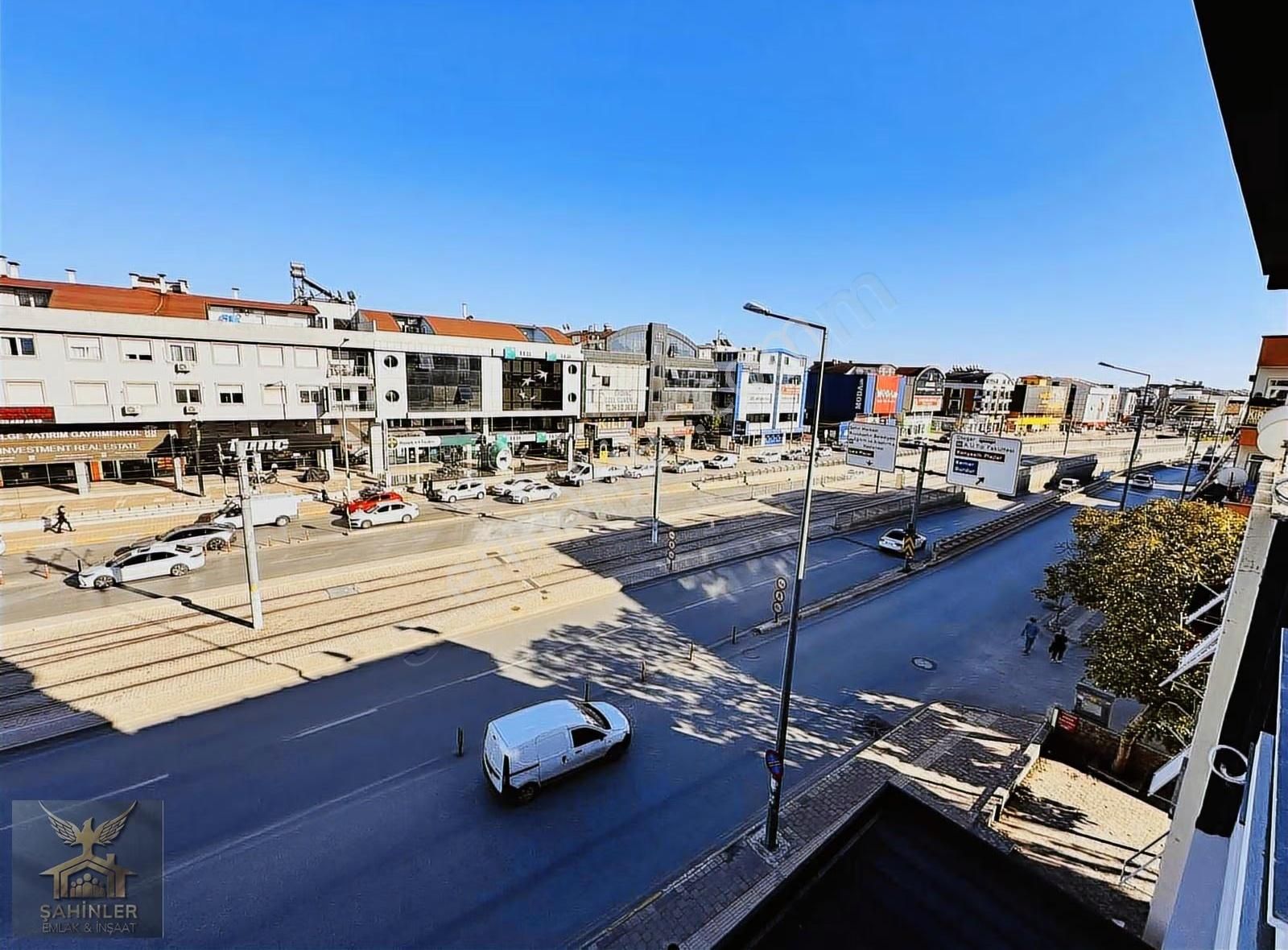 Cadde Üzeri Tramvay'a Cephe Sıfır 1+1 Kiralık Daire !!! - Görsel 14