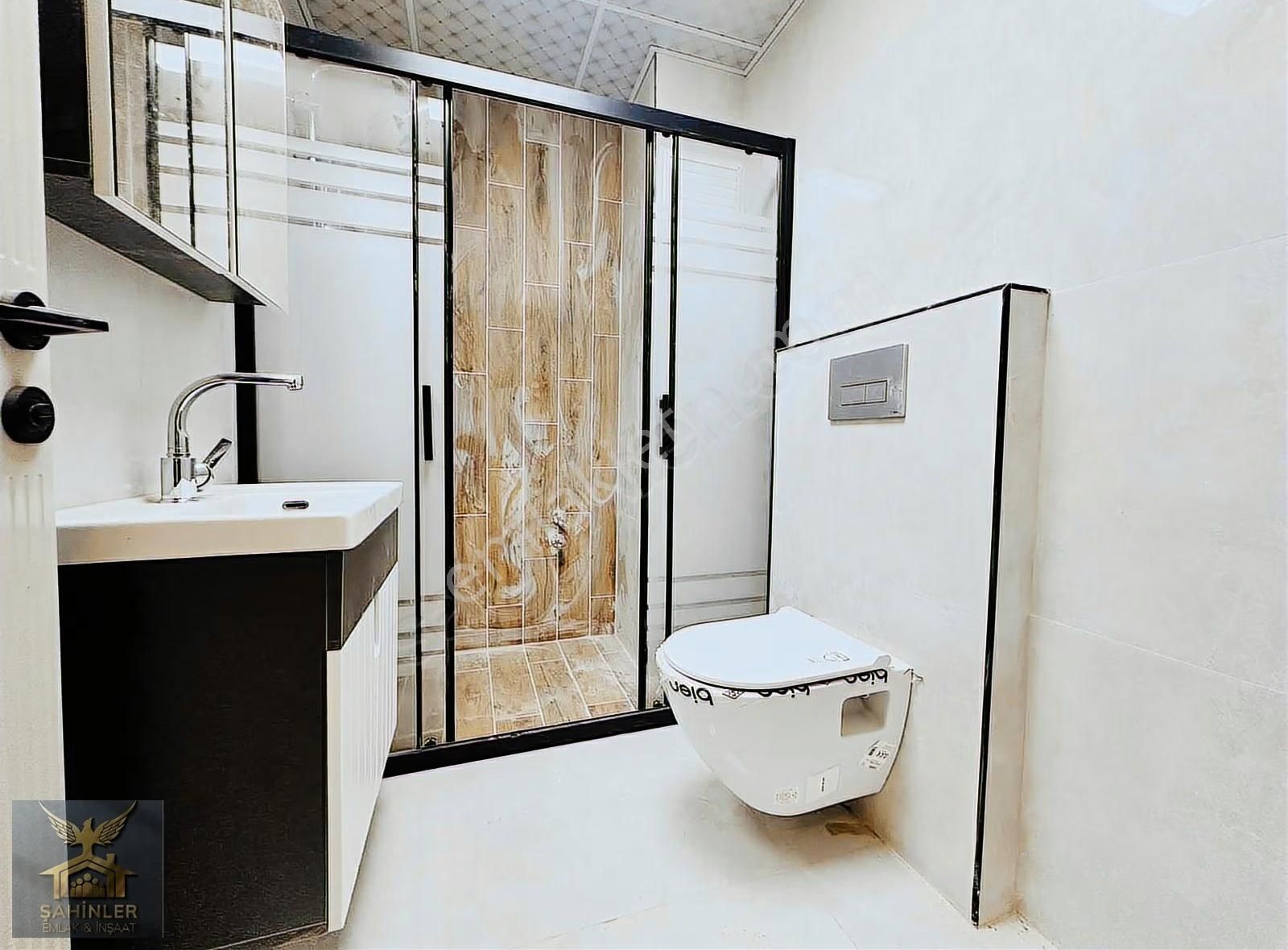 Cadde Üzeri Tramvay'a Cephe Sıfır 1+1 Kiralık Daire !!! - Görsel 2