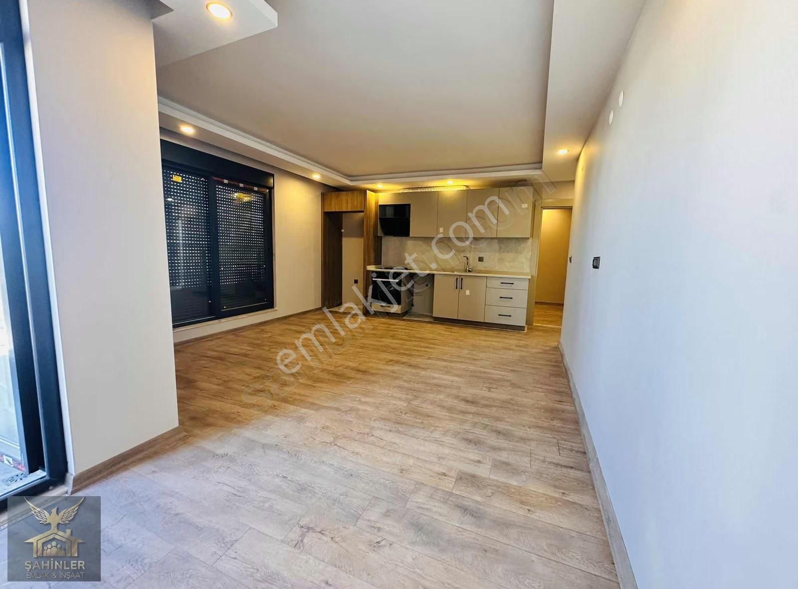 Cadde Üzeri Tramvay'a Cephe Sıfır 1+1 Kiralık Daire !!! - Görsel 13