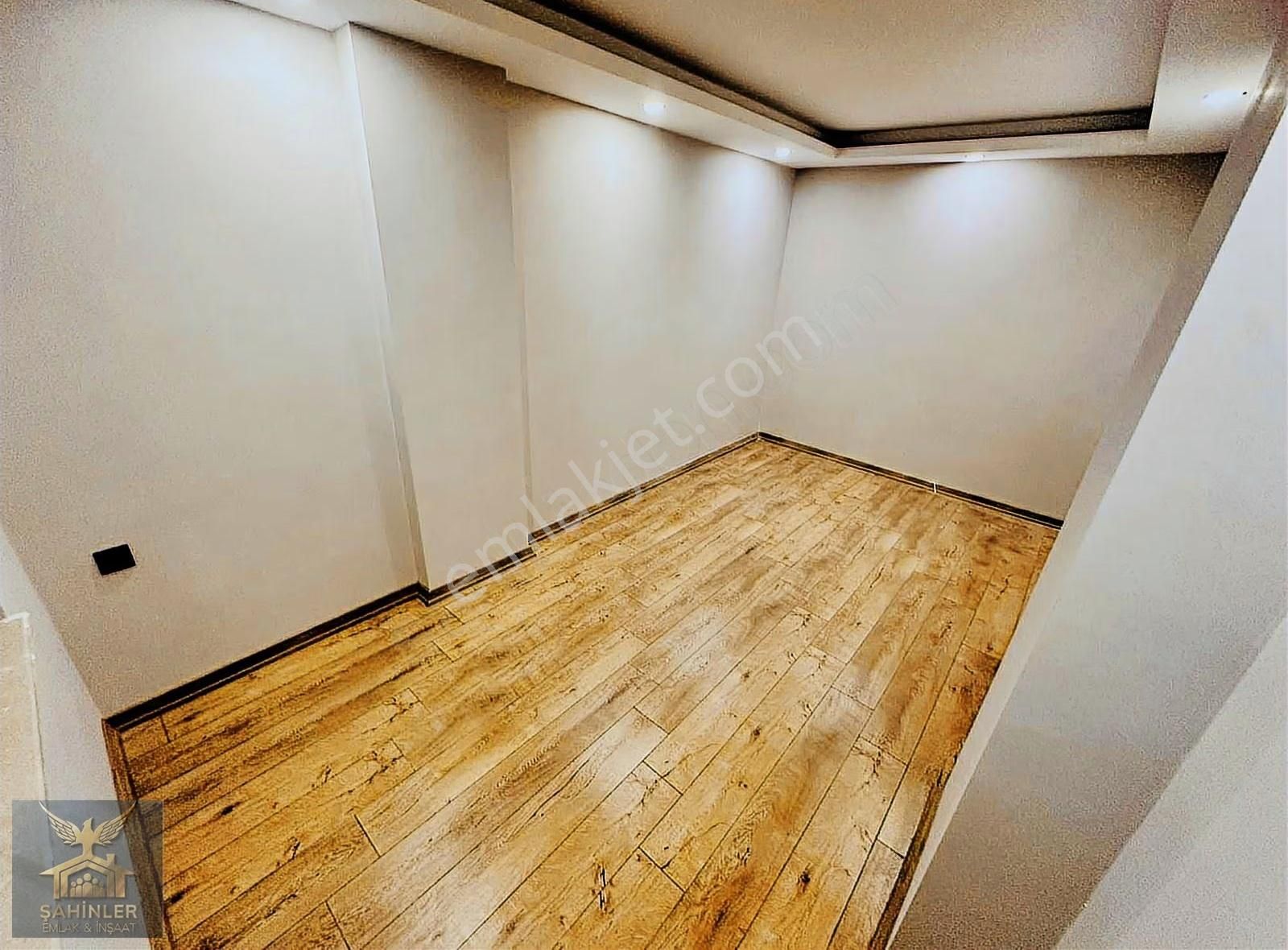 Cadde Üzeri Tramvay'a Cephe Sıfır 1+1 Kiralık Daire !!! - Görsel 7