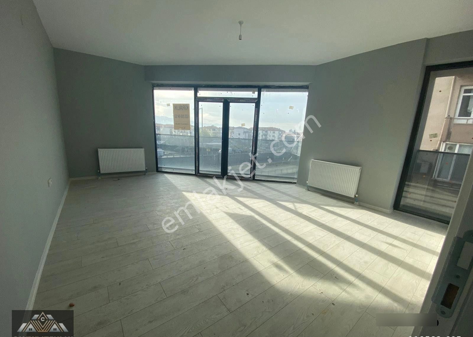 Canbulattan Cedidiye Mahallesinde Kiralık Köşe Ofis - Görsel 2