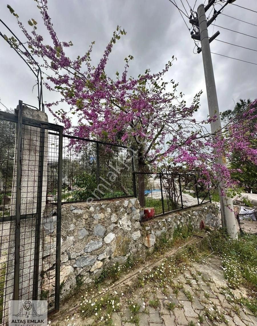 Milas Baharlıda Satılık 1+1 Ve Depo Ve Hani Alanı Bırakılmış 2 Boş Alan Ve Arsası