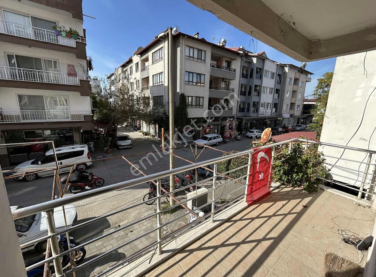 Gizemli Emlaktan Çarşı İçinde 120 M2 2+1 Kapalı Mutfak Daire