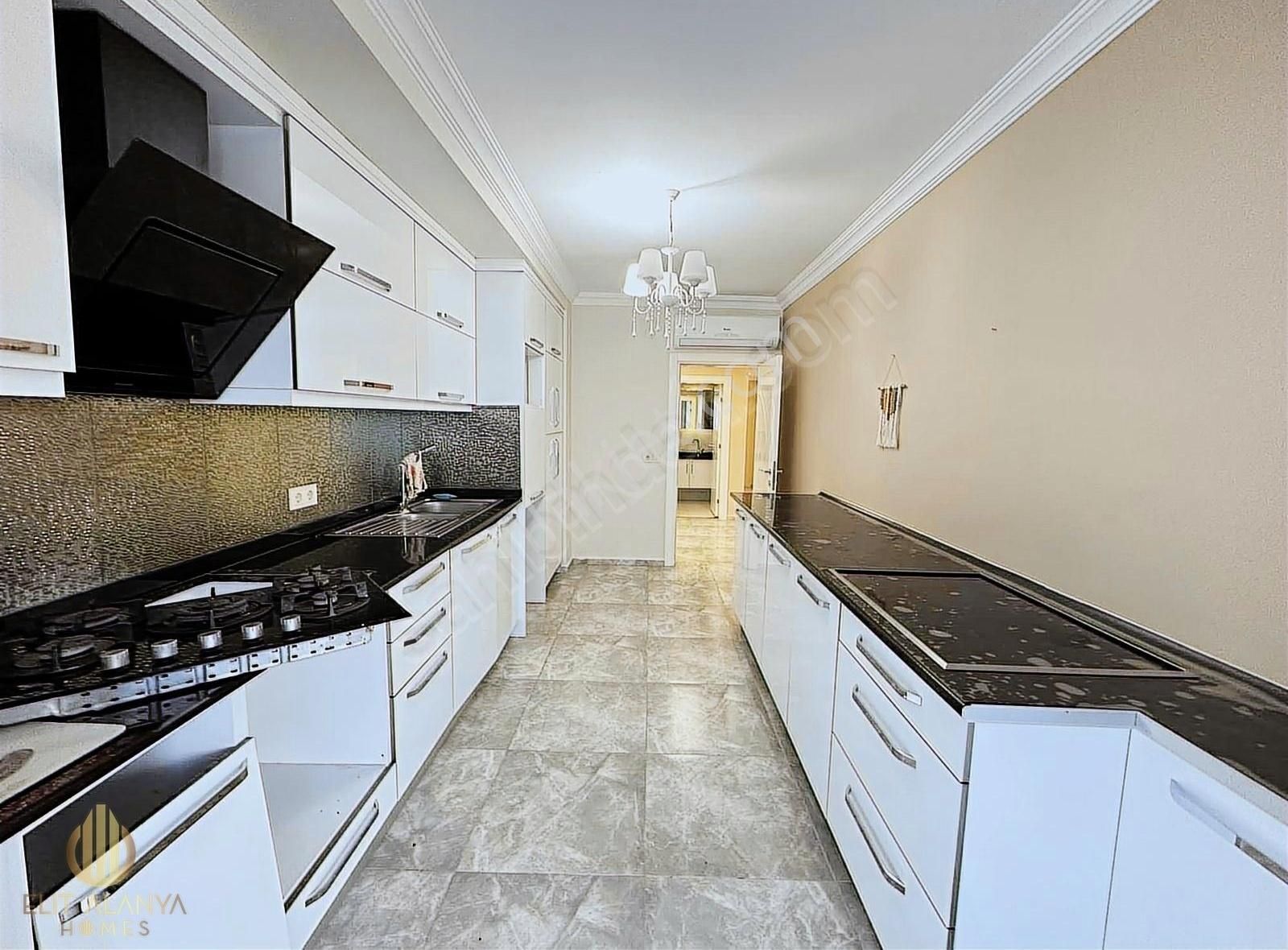 3+1 3 Adet Cam Balkon 2 Banyo 2 Wc Ayrı Mutfak Siteiçi Manzaralı