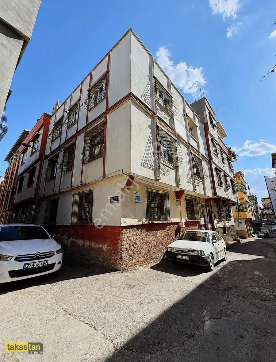 Zeytinli Mah. En Güzel Lokasyonda 3 Katlı Doğalgazlı Köşe Konum