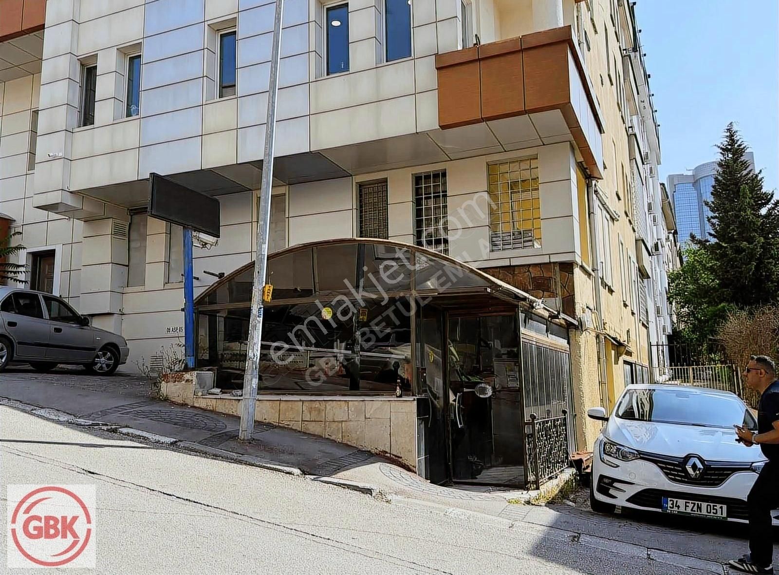 Uğur Mumcu Cad. Ara Sokak Prestijli Konumda 200 M² Dükkan