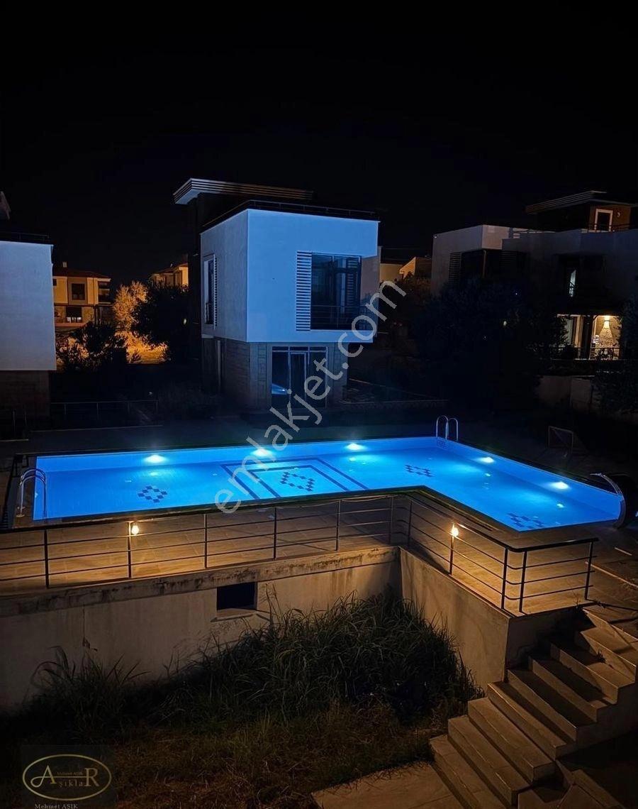 Balıkesir Gömeç Karaağaç Havuzlu Satılık Lüks Villa