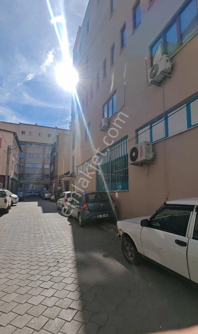 Çınar'da Harika Konumda 90m2 Fırsat Kiralık İşyerleri - Görsel 12