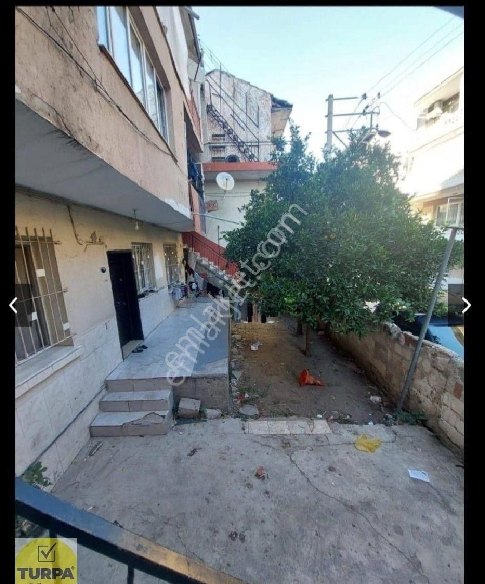 Karabağlar Bozyaka'da 138m2 3 Katlı Komple Bina Satılıktır!