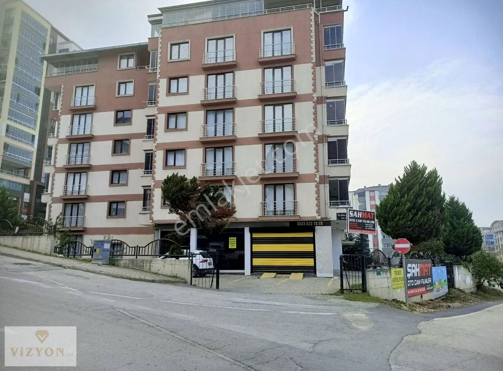 75.yıl Mahallesinde Kiralık 110 M2 Köşe Dükkan