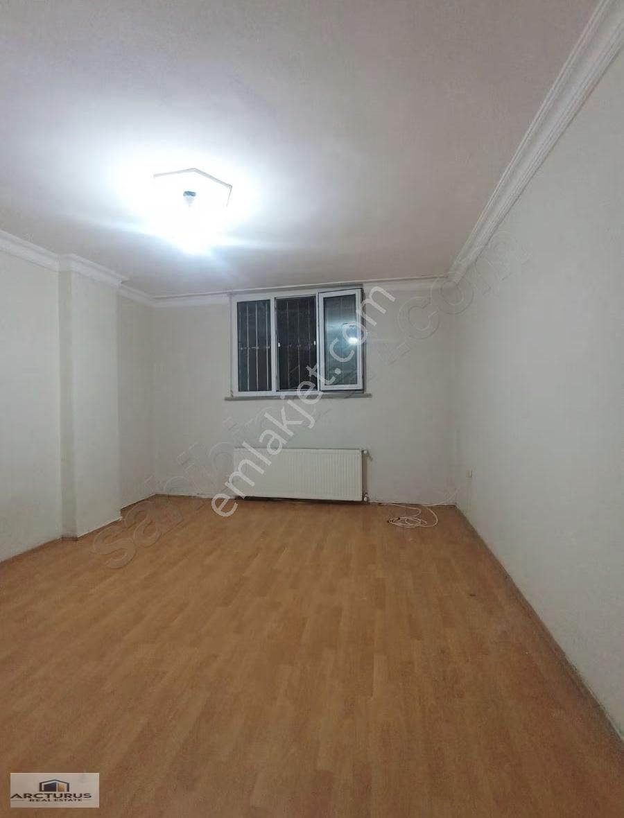 Esenyurt İstiklal Mahalesin.de Acil Satılık 2+1 Bahçli Bahçe Kat