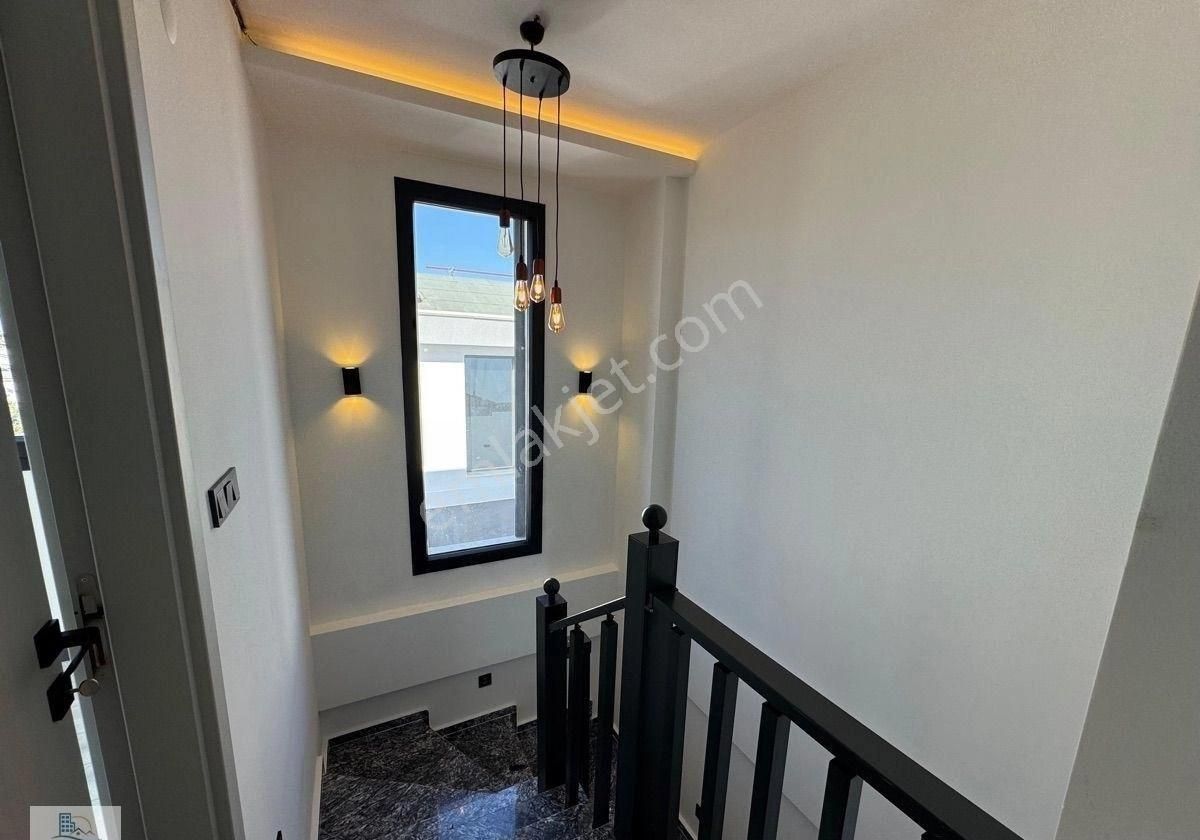 Hisar Mahallesinde Satılık Müstakil Girişli Ve Bahçeli 2+1 Villa - Görsel 4