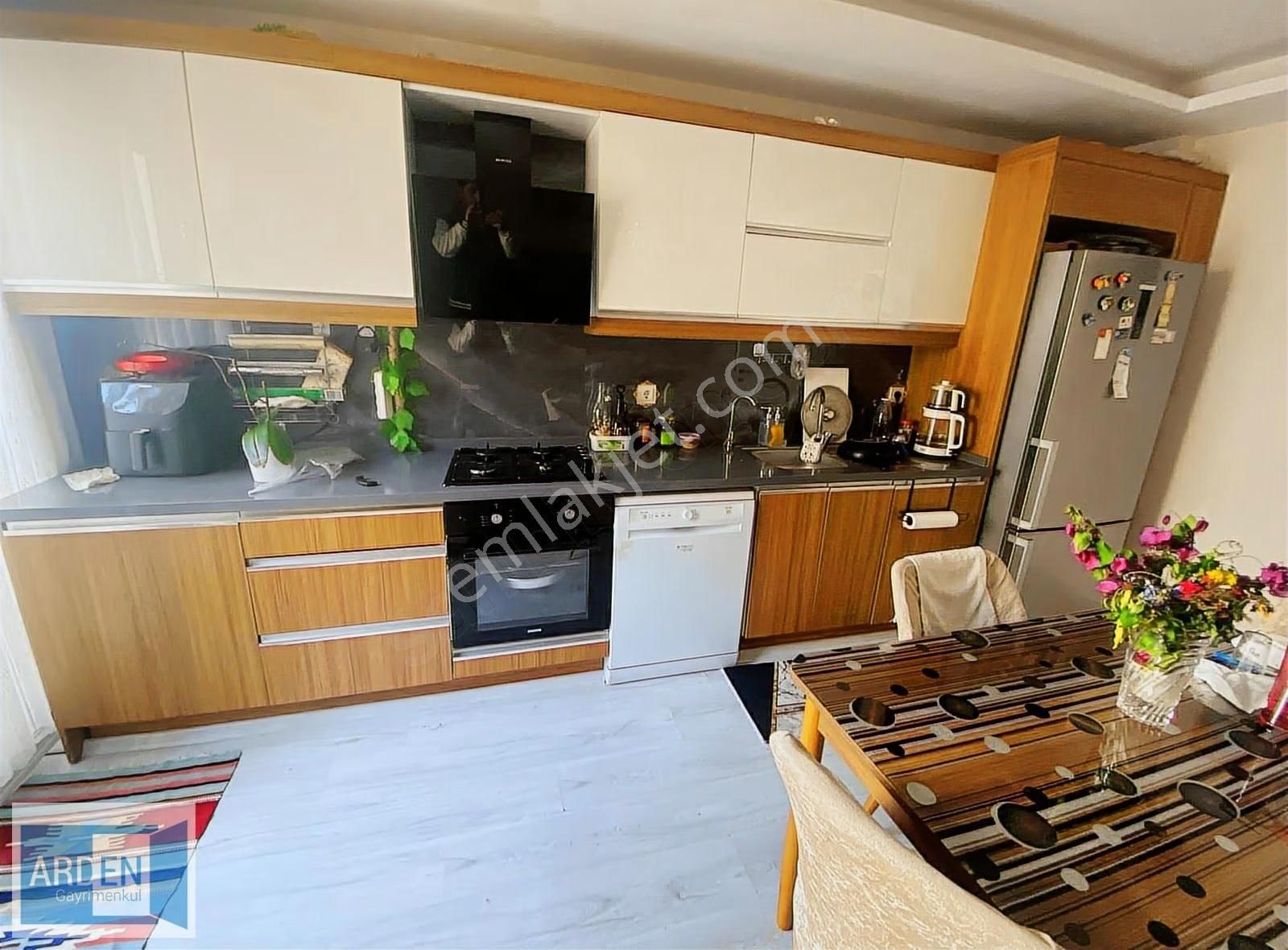 Seferihisar Merkez'de Kapalı Otoparklı Satılık 2+1 Daire - Görsel 21