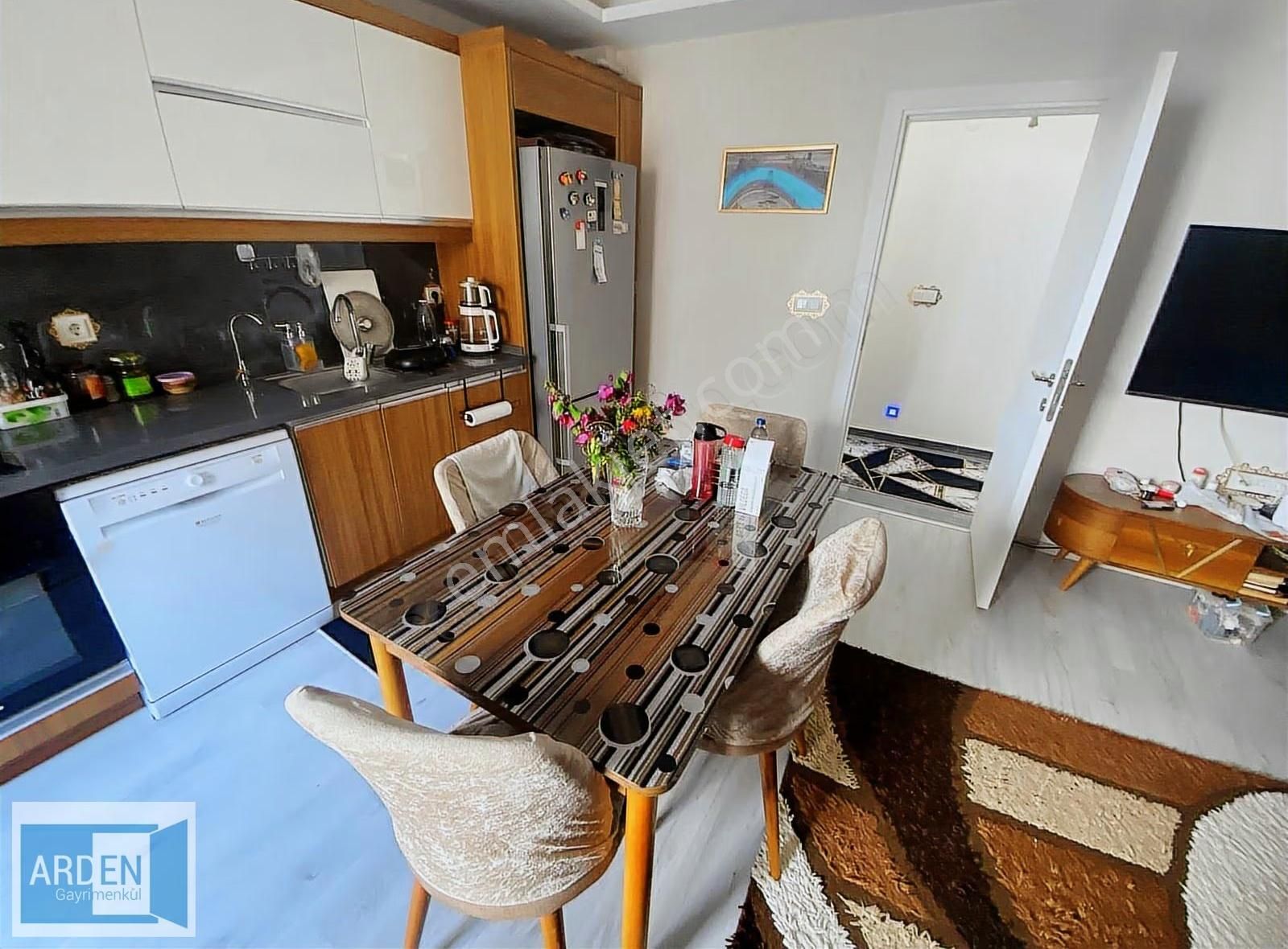 Seferihisar Merkez'de Kapalı Otoparklı Satılık 2+1 Daire - Görsel 6