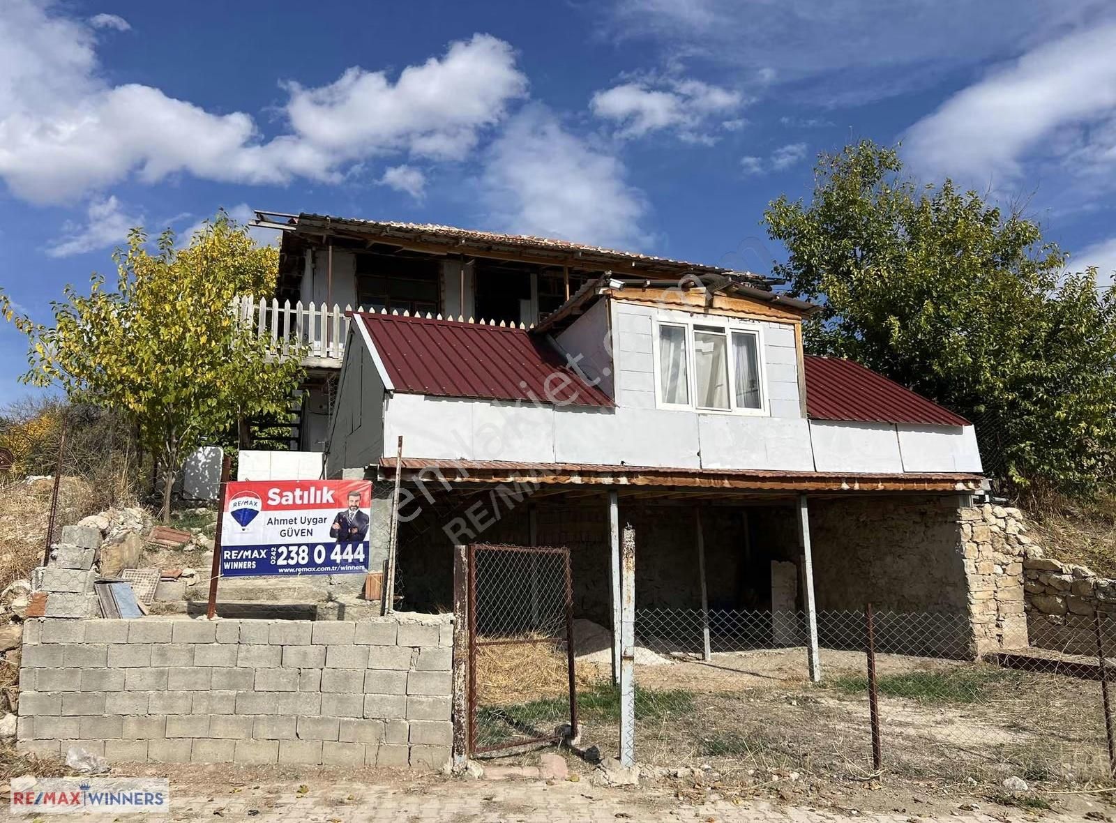 Korkuteli Yelten Köy İçinde 301 M2 Arsa İçinde Müstakil Ev