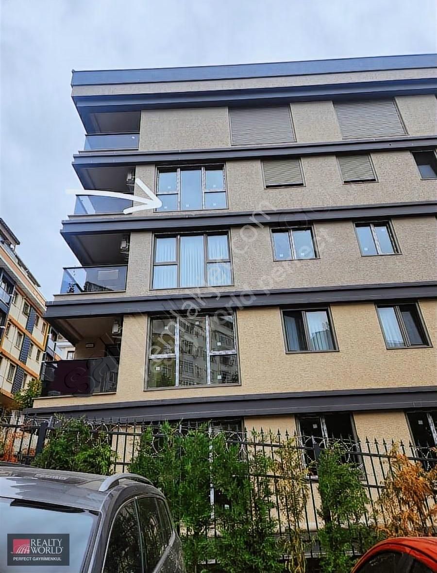 Üsküdar'da,2+1,nev Çarşı Avm Yanı,klimalı,yeni Binada Satılık