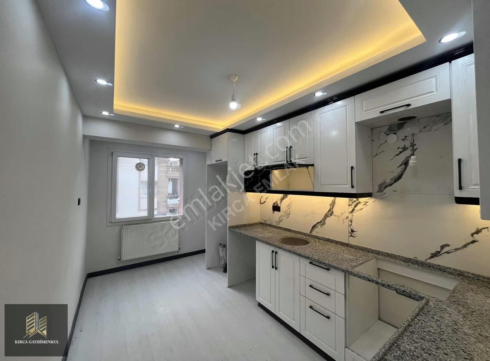 Kırca Emlaktan Cadde Üzeri Plan Pırojeli 2+1 Satılık Daire - Görsel 9