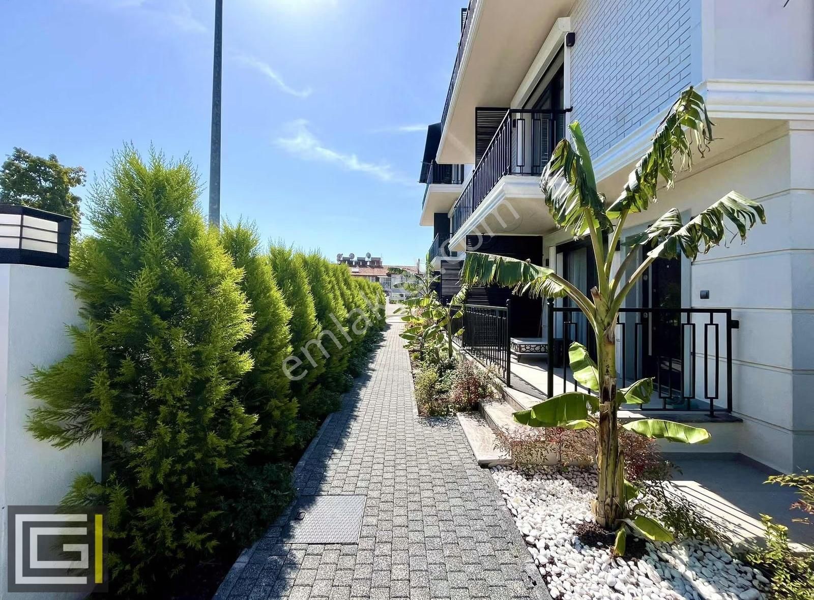 Foça Mah. Havuzlu Butik Sitede Çalış Plajı'na Komşu Lüks Daire! - Görsel 7