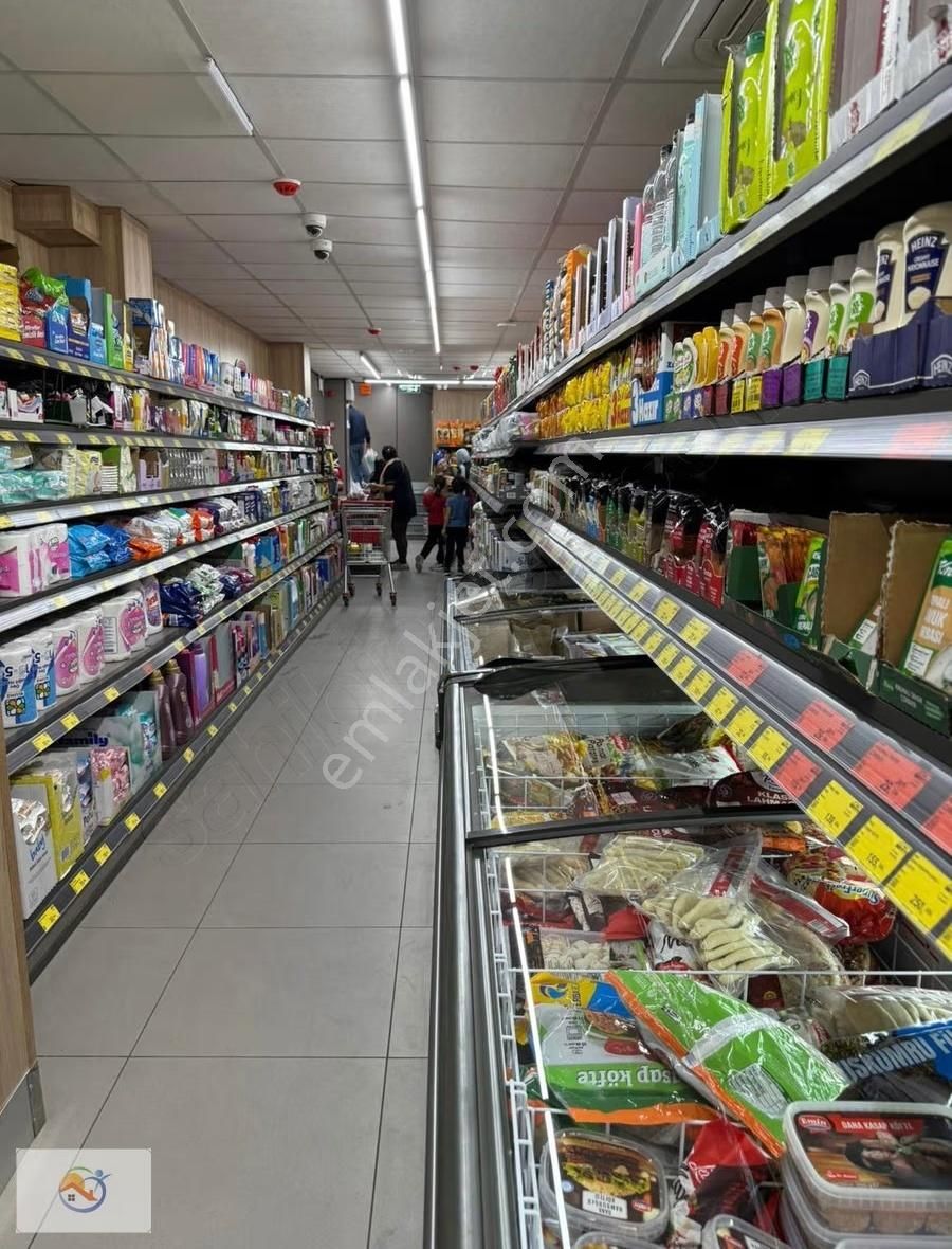 Telsizde Kurumsal Bim Kiracılı Tek Bölüm 205 M2 Satılık Dükkan