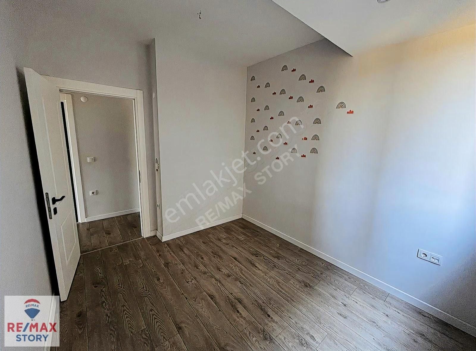 Tuzla Postane Mh. Site İçerisinde 3+1 Satılık Daire