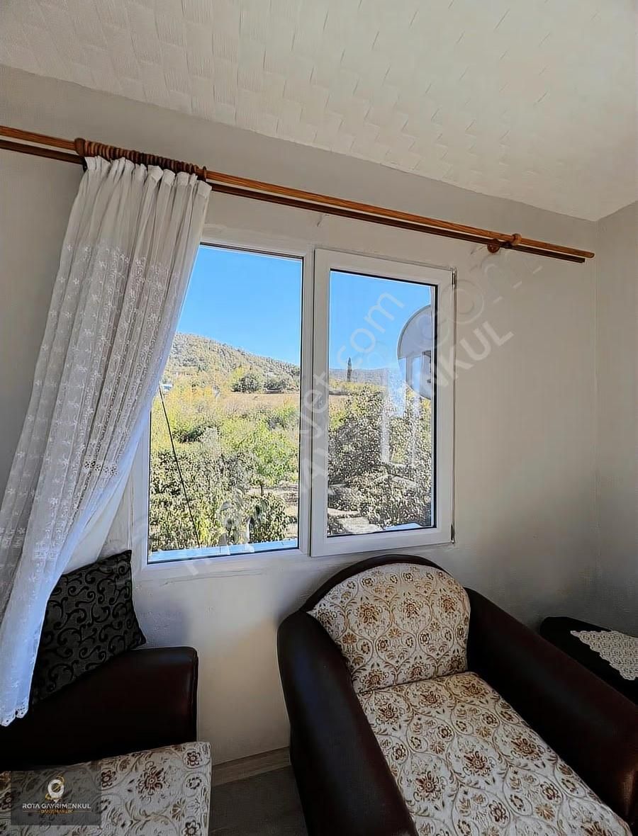 Rota'dan Akçat'ta Doğa İle İç İçe Satılık Müstakil Ev Ve Arsası