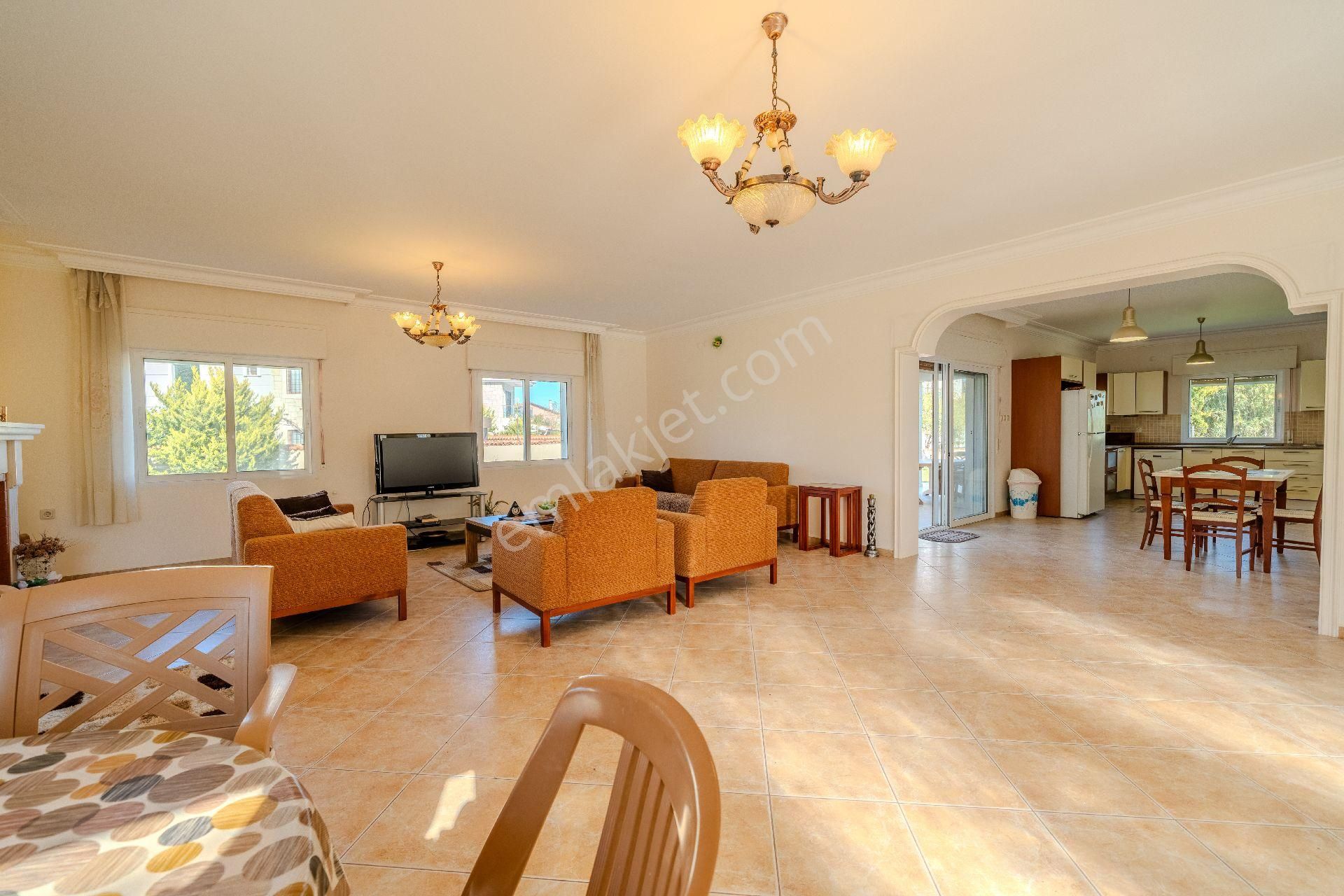 Çeşme Alaçatıda 964m2 Arsada,havuzlu 280m2 5+1 Villa - Görsel 10