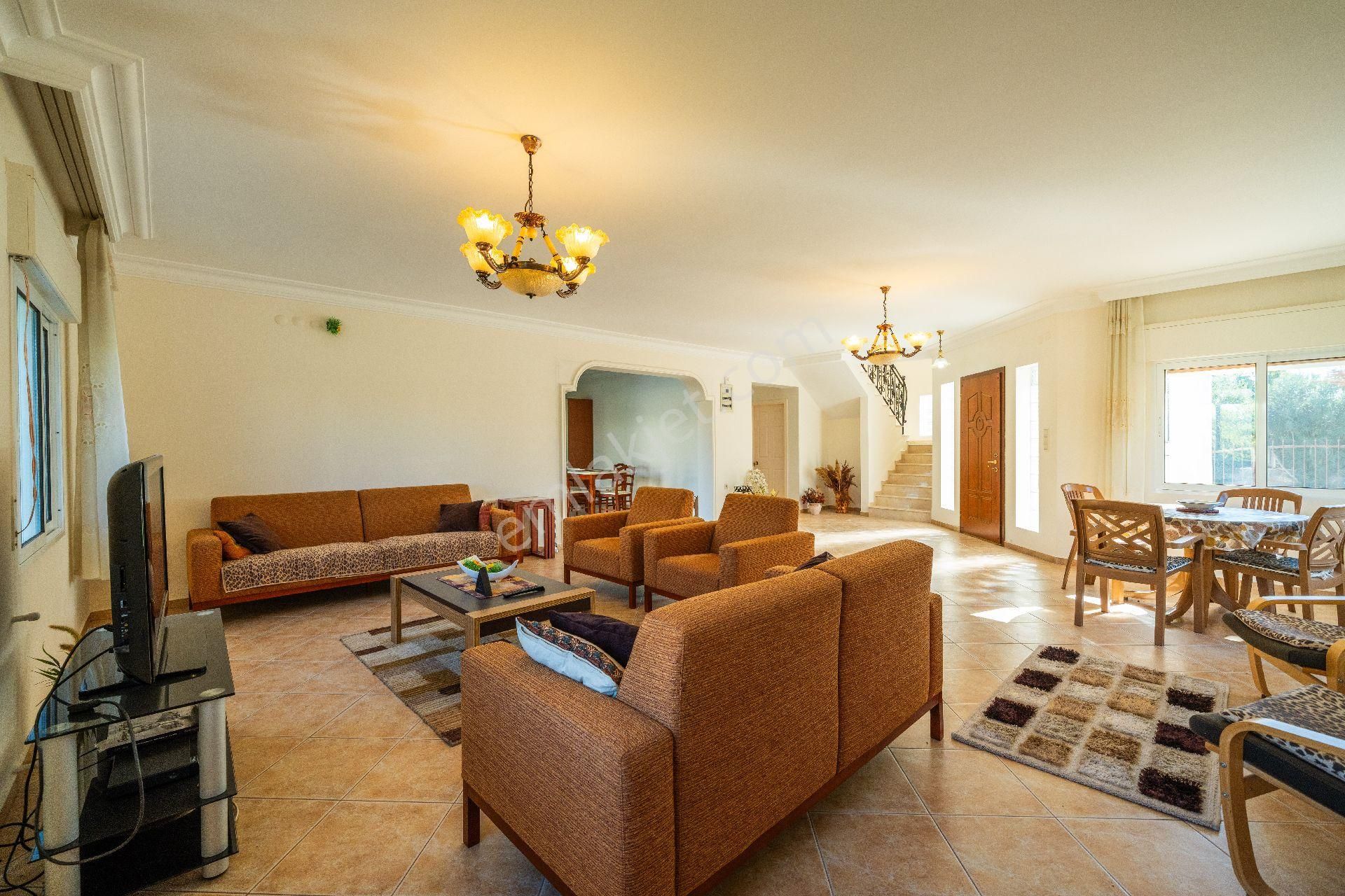 Çeşme Alaçatıda 964m2 Arsada,havuzlu 280m2 5+1 Villa - Görsel 13