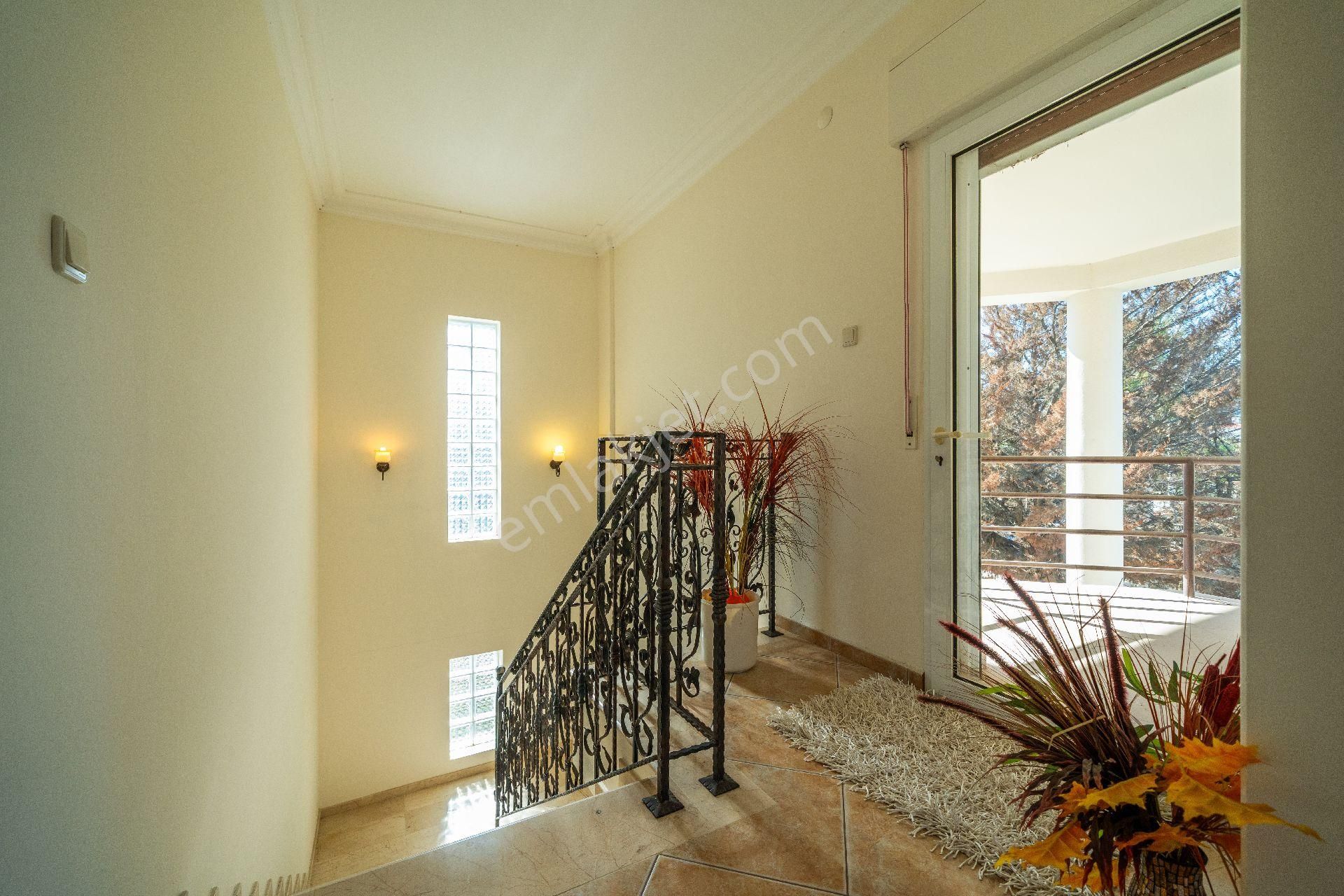 Çeşme Alaçatıda 964m2 Arsada,havuzlu 280m2 5+1 Villa - Görsel 35