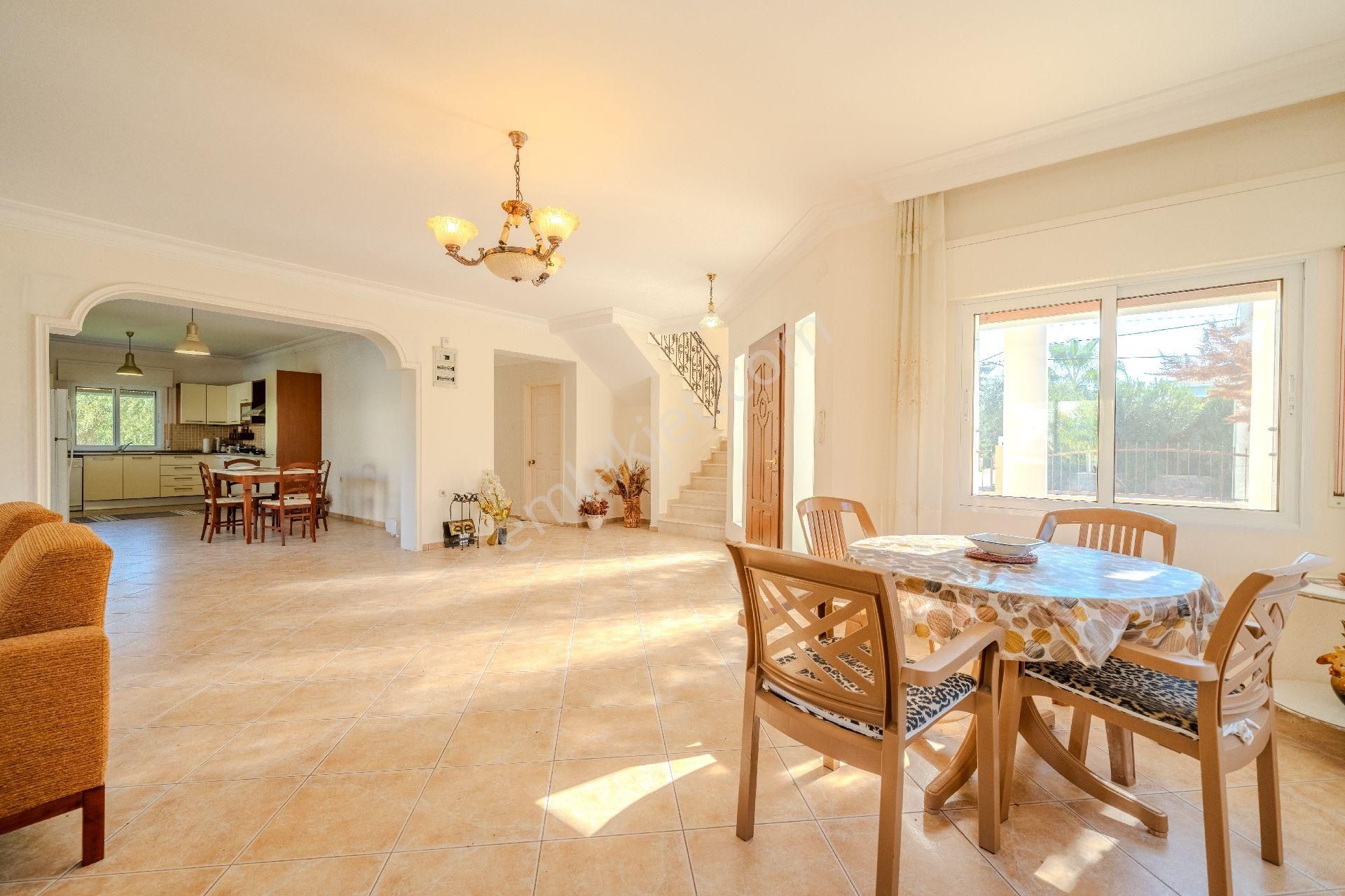 Çeşme Alaçatıda 964m2 Arsada,havuzlu 280m2 5+1 Villa - Görsel 11