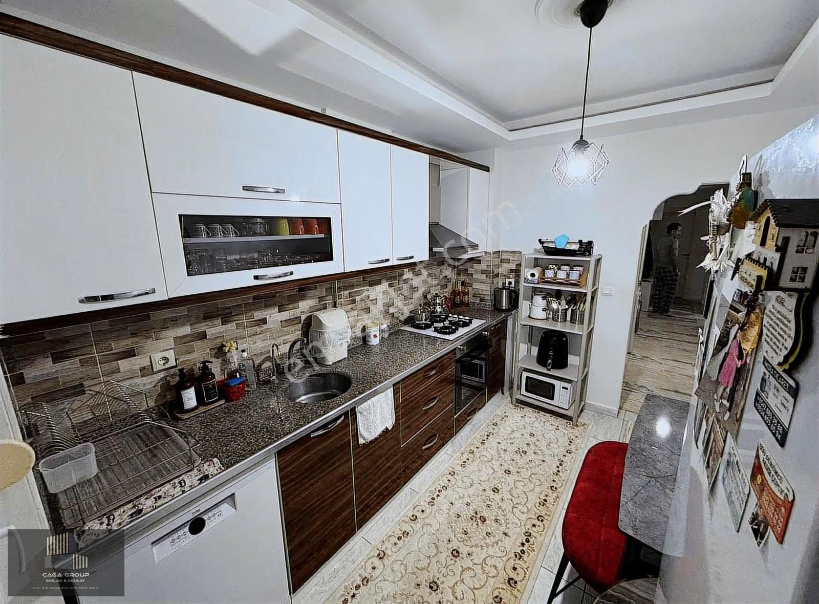 Cadde Üstü Katta Tramvay Yürüme Mesafesi Asansörlü Geniş Daire - Görsel 2