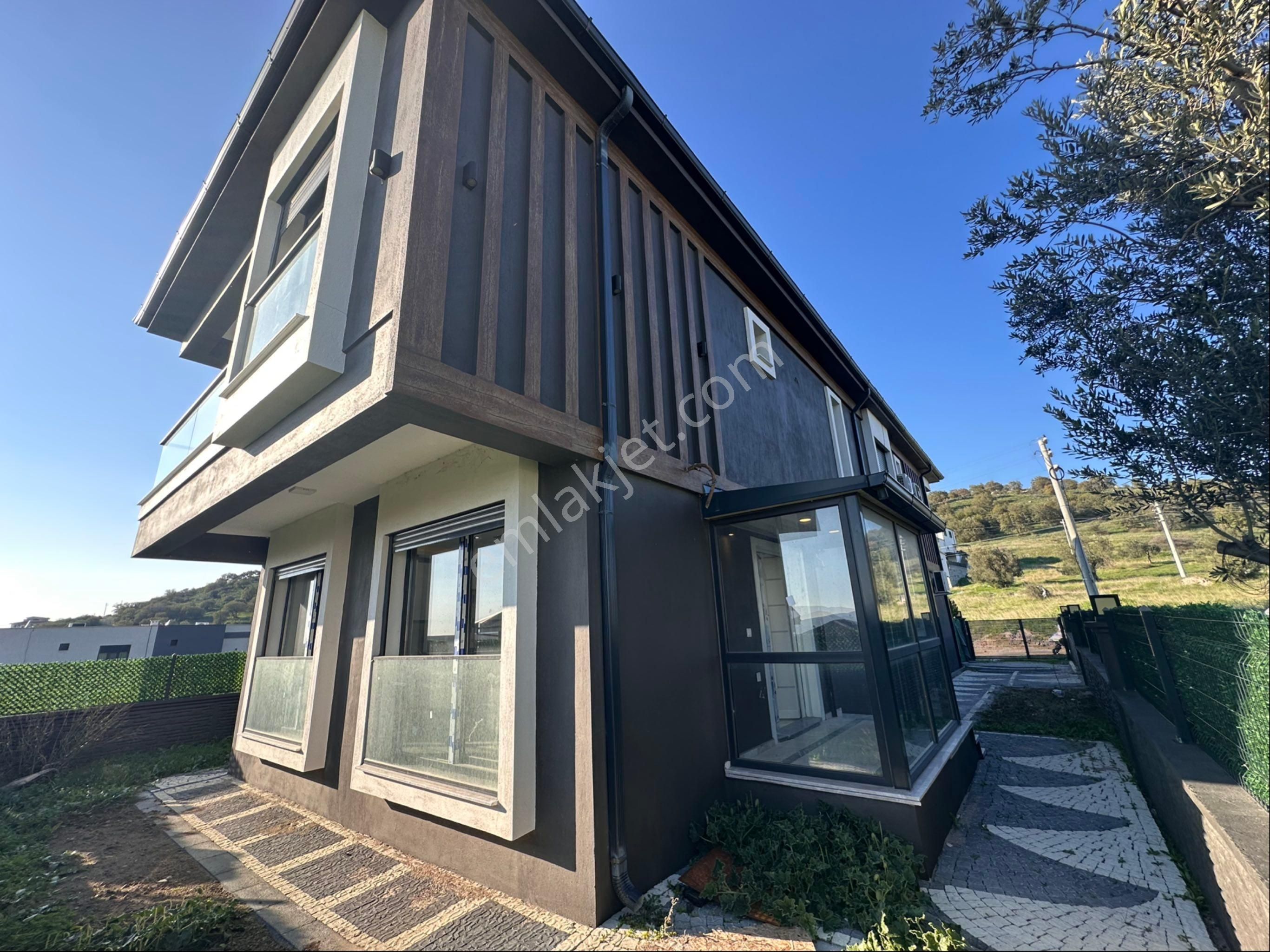 İzmir Bergama Bahçelievler Satılık 4+1 Doğalgazlı Dubleks Lüks Villa