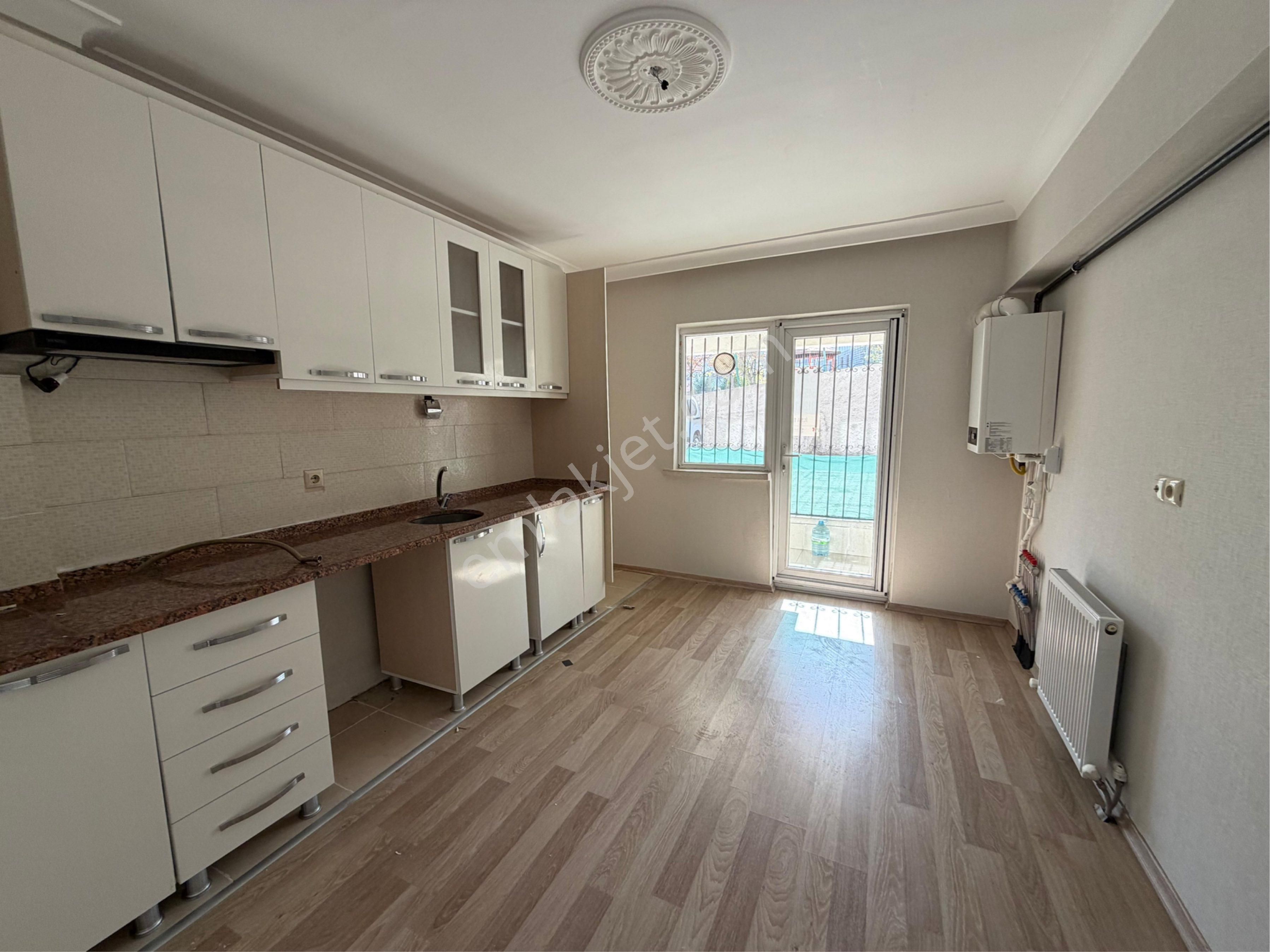 Mülk Emlak Ofisinden Şehitler O.okulu Yakını 2+1 Y.giriş Önü Açık Fırsat Daire