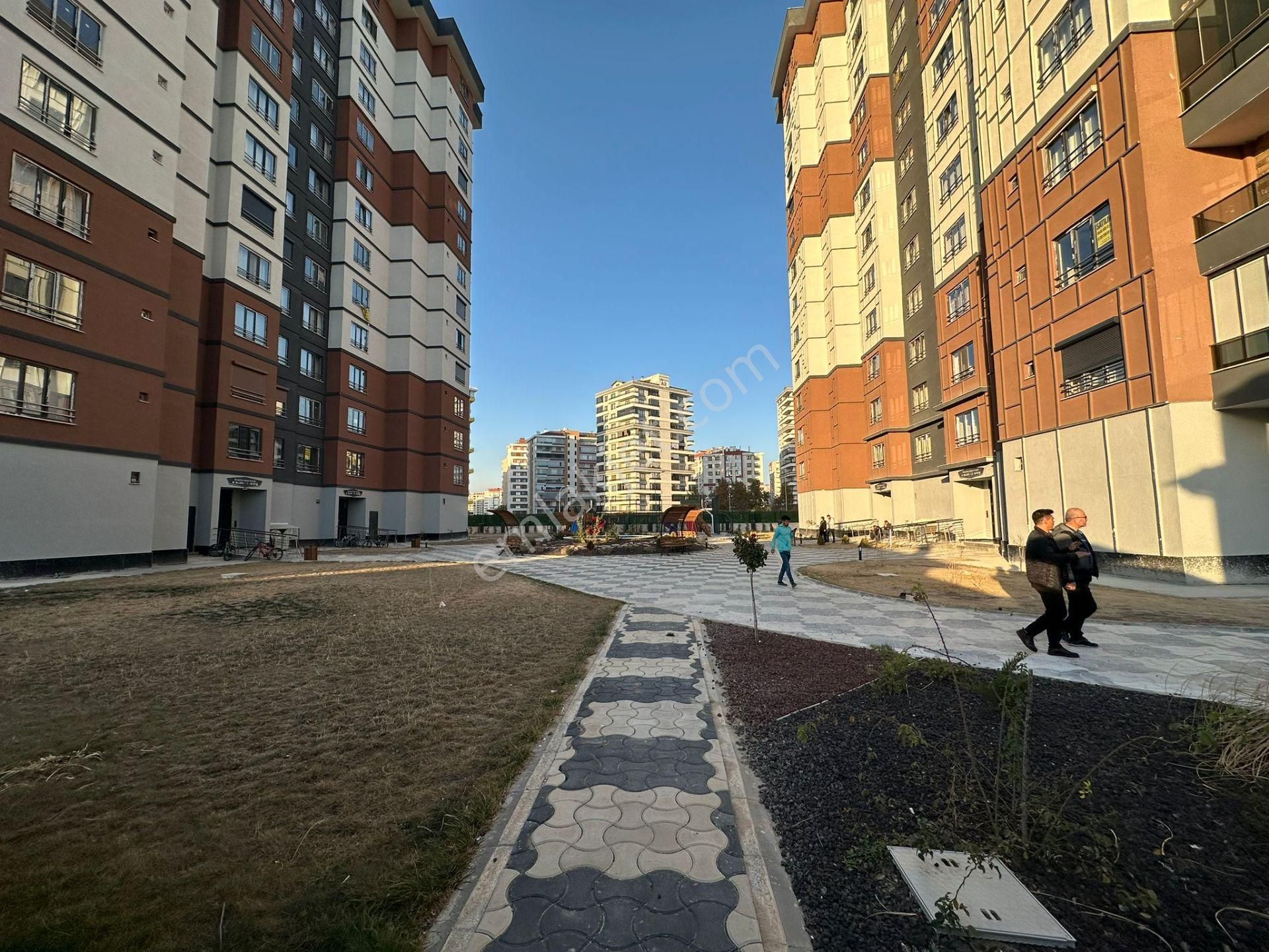 Şeker Mahallesi Hemdem Saray Sitesi Kapalı Otopaklı 4+1 Satılık Daire - Görsel 14