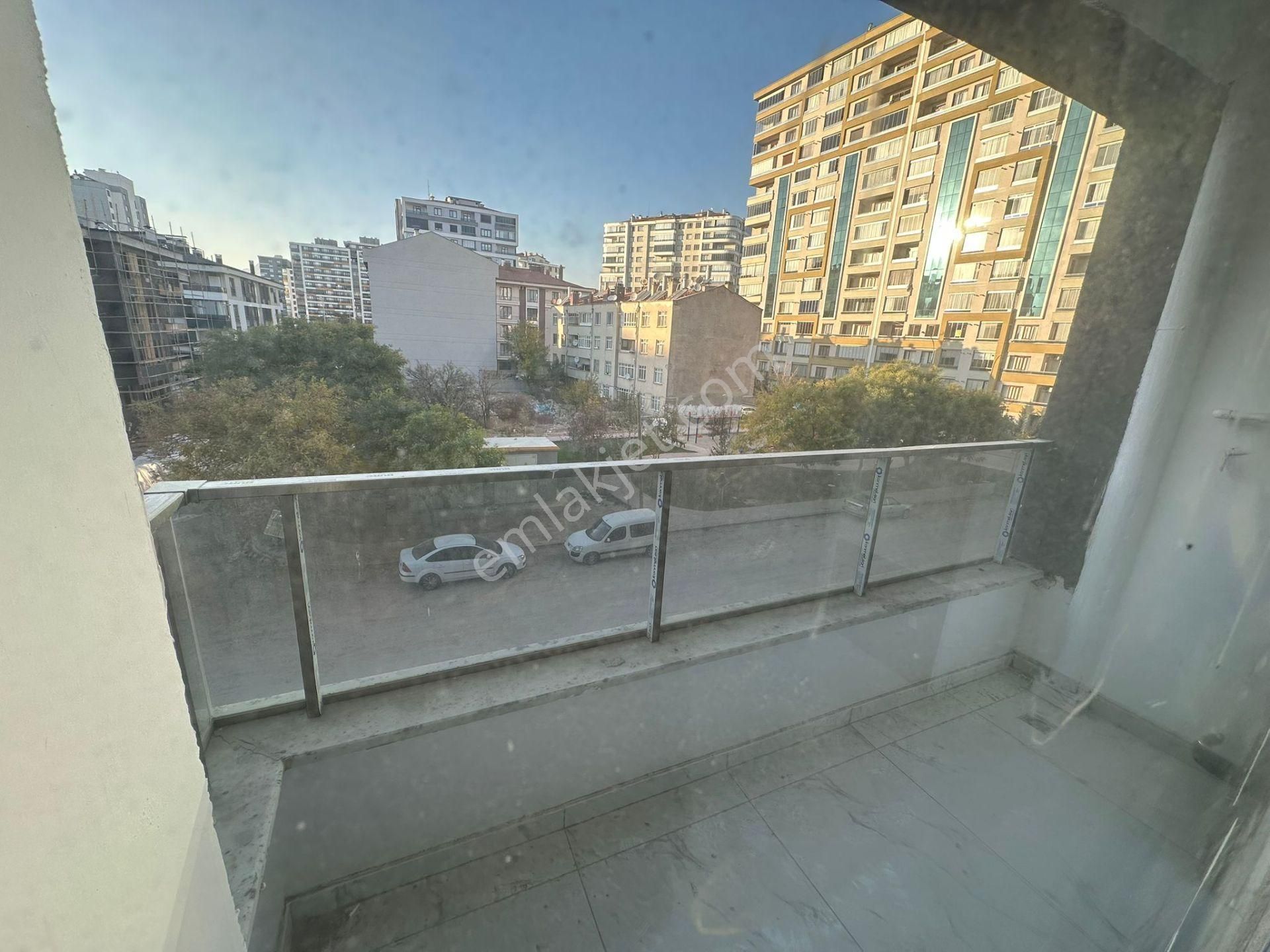 Şeker Mahallesi Hemdem Saray Sitesi Kapalı Otopaklı 4+1 Satılık Daire - Görsel 18