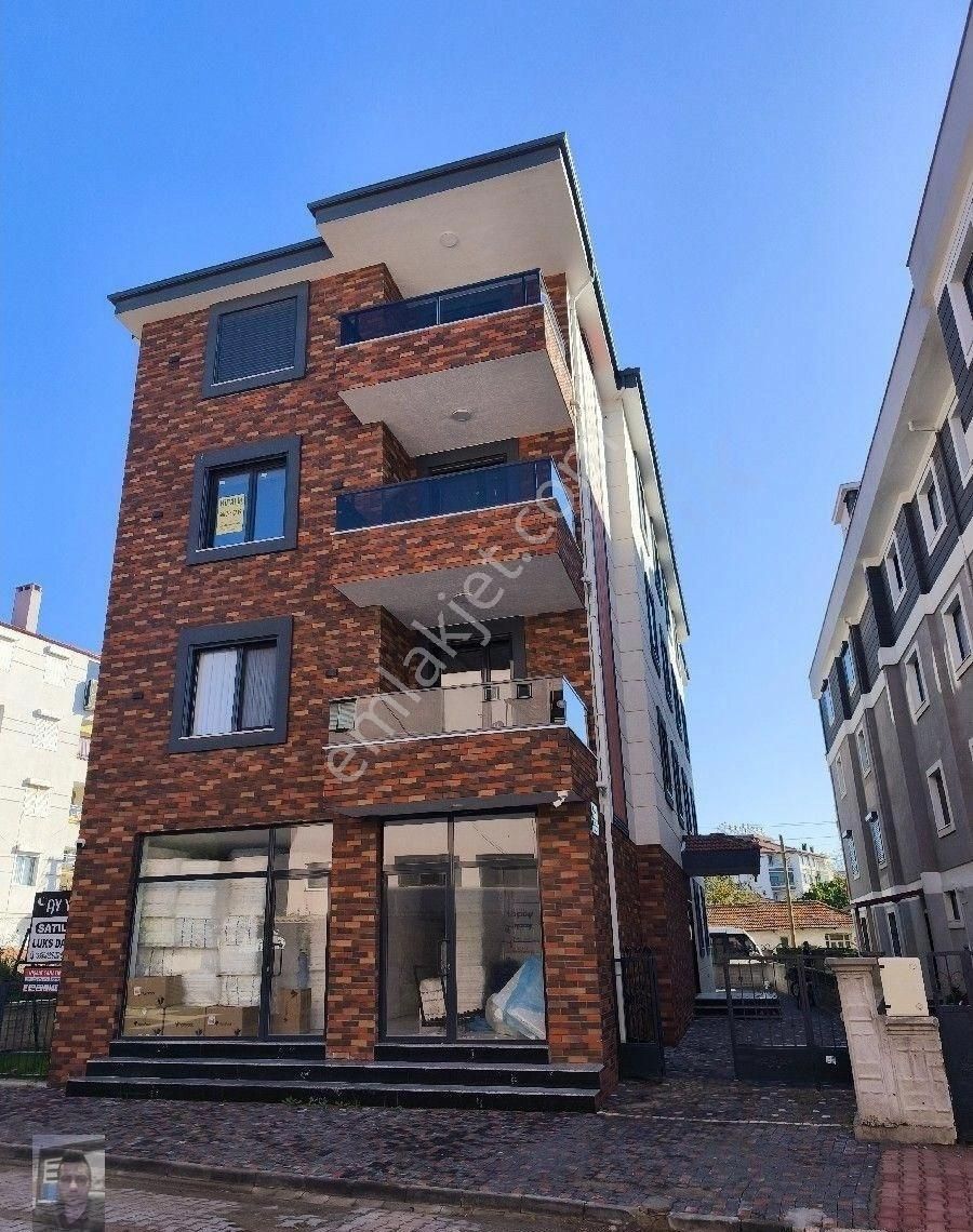 Ayvalik Altinova Merkezde Asansörlü Yeni Binada 3+1 Daire - Görsel 8
