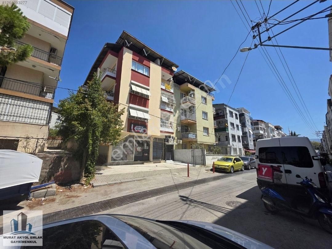 Buca Barış Mahallesinde//vergidairesi Yakını 4.kat Önü Açık Geniş Sokak'da 3+1//ebvynbanyolu/daire