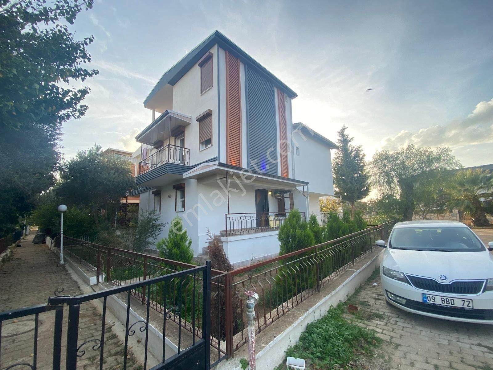 Didim Cumhuriyet Mh Yeşilkent Yolunda Satılık 4+1villa