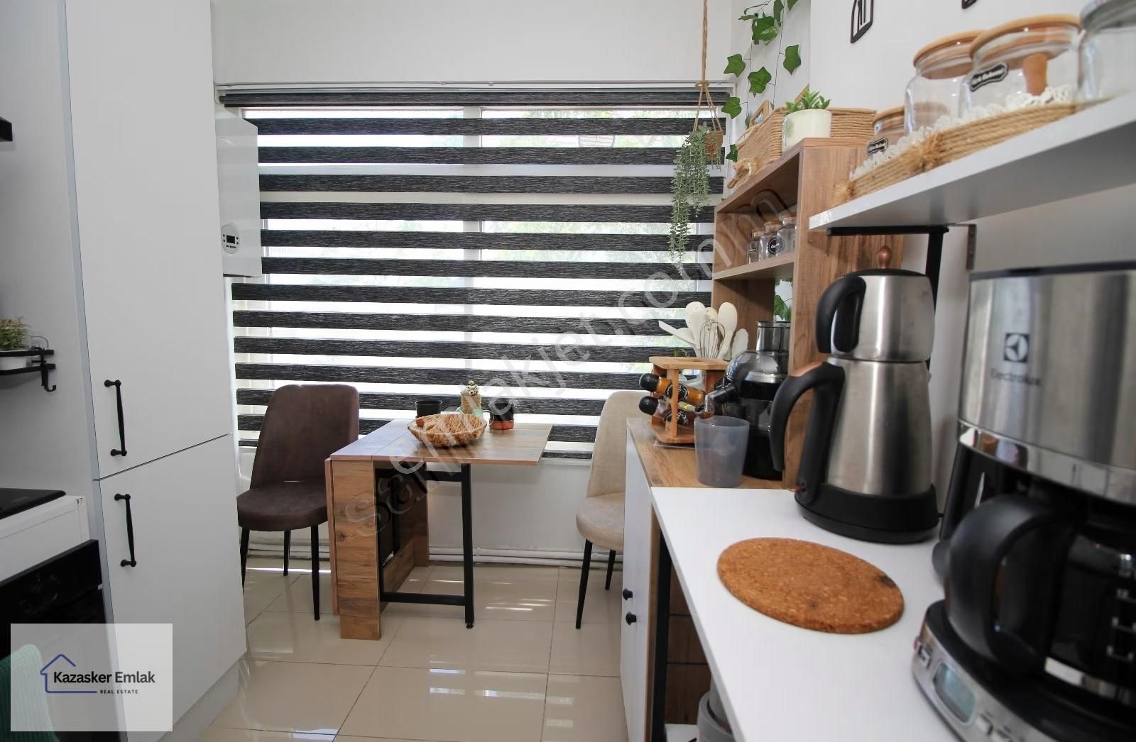 Kadıköyde Harika Konumda 3+1 - Kazasker Emlak - Görsel 6