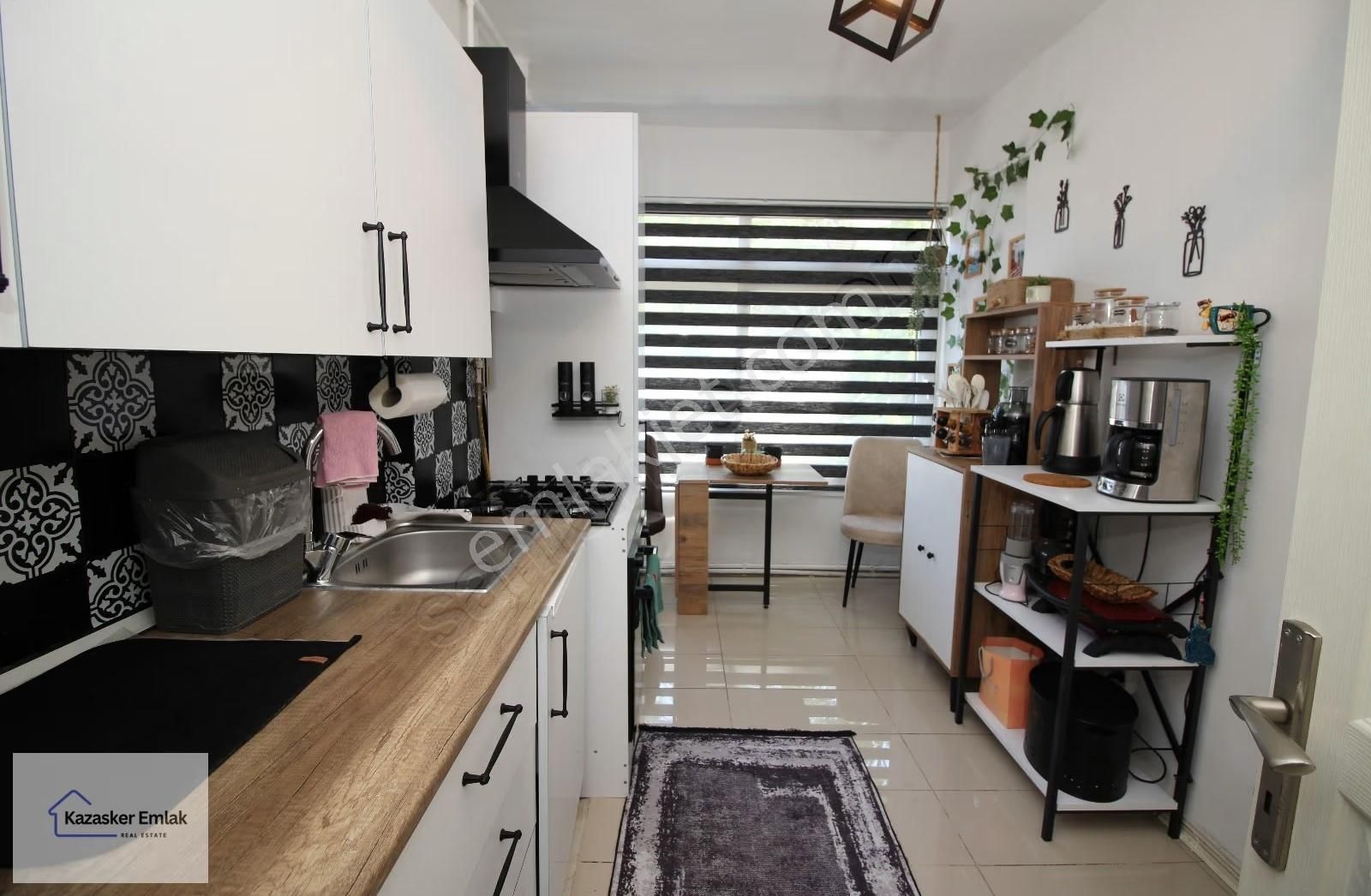 Kadıköyde Harika Konumda 3+1 - Kazasker Emlak - Görsel 11