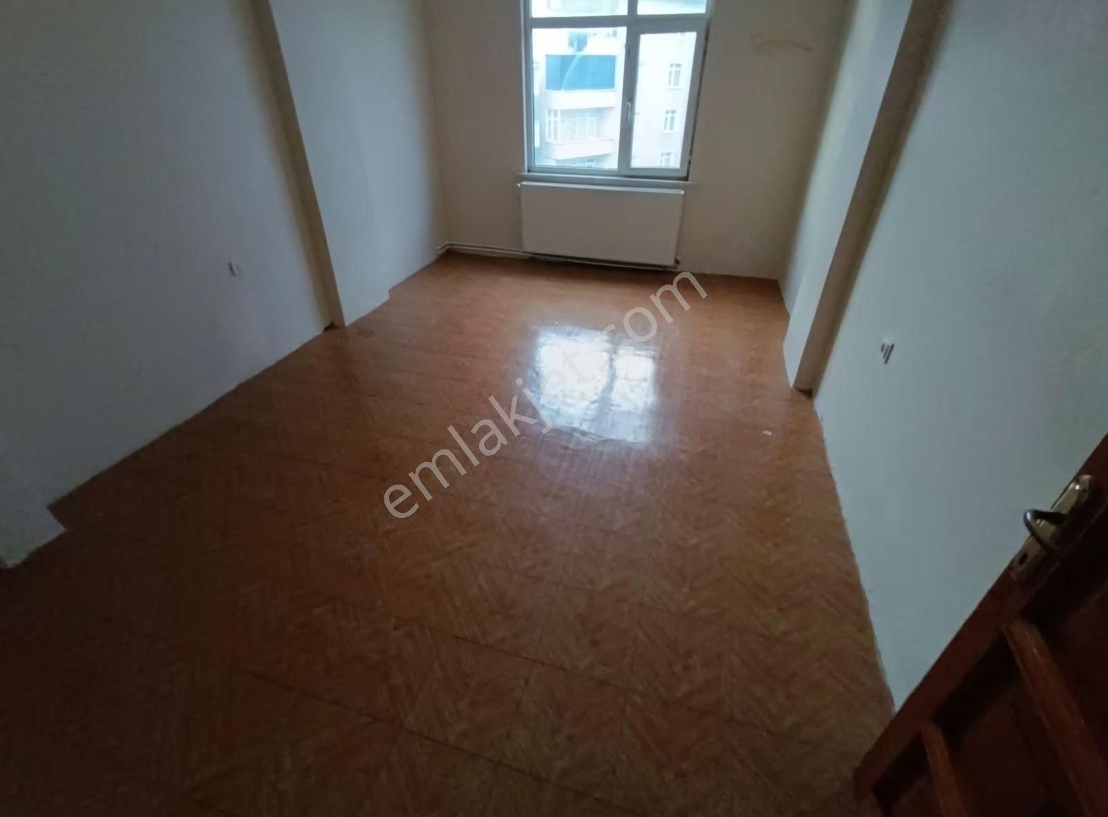 Zeno Emlak'tan Kiralık Cok Geniş 3.cu Katta Kullanisli 3+1daire - Görsel 4