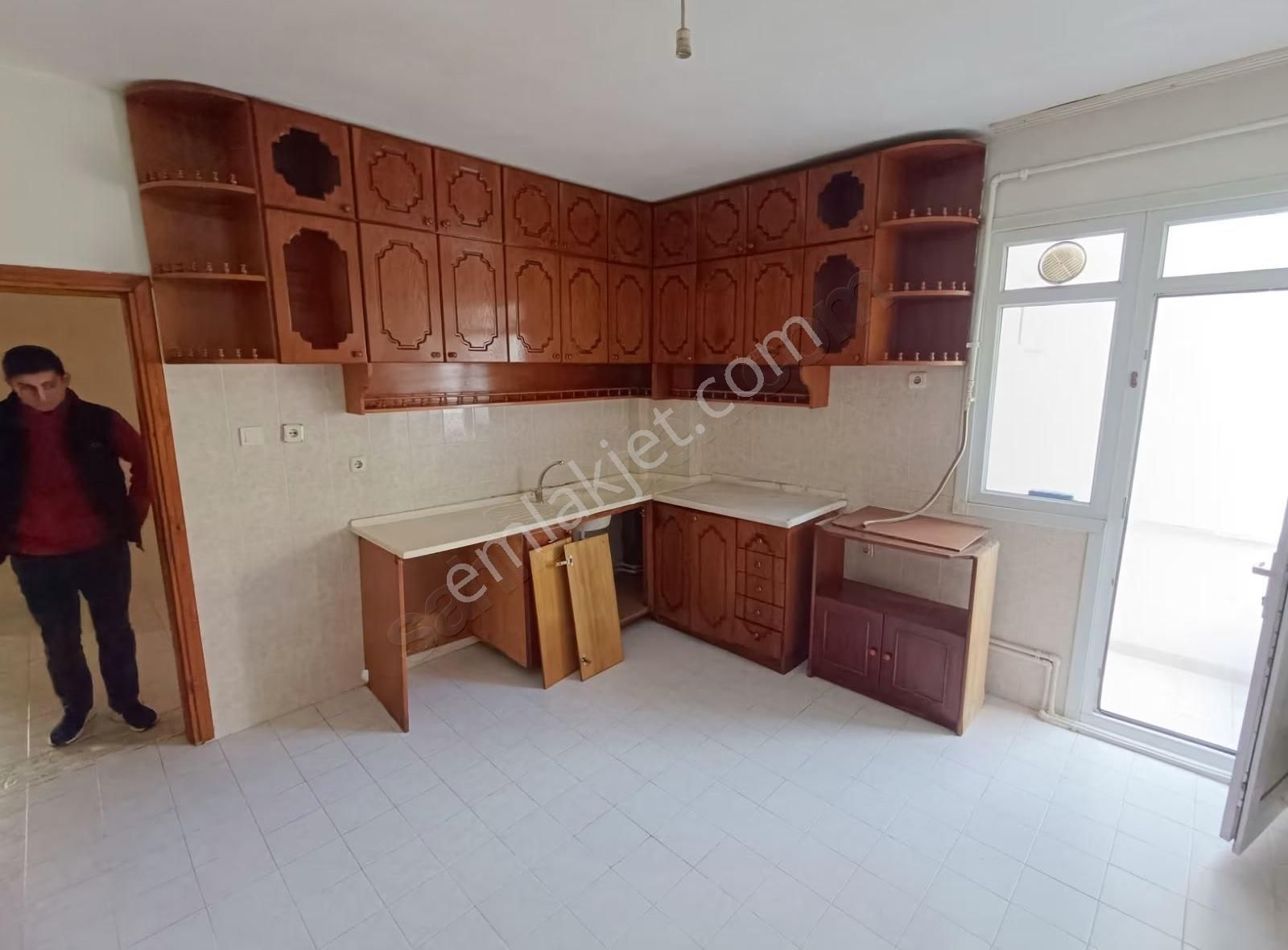 Zeno Emlak'tan Kiralık Cok Geniş 3.cu Katta Kullanisli 3+1daire - Görsel 16
