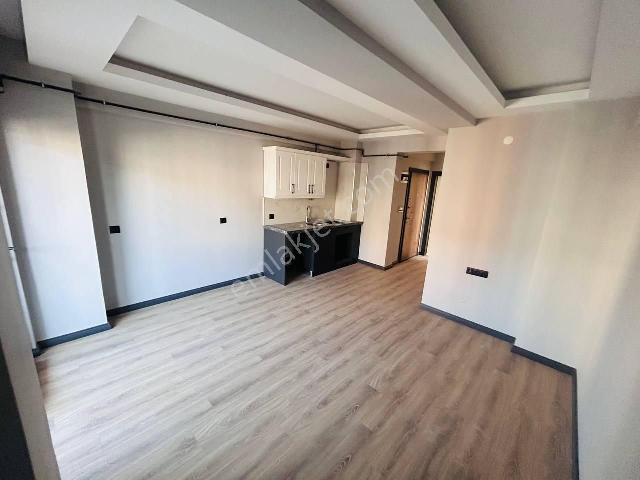 Kurupelitte Tramvaya Sahile Yakın İskanlı Binada Satılık 1+1 - Görsel 5