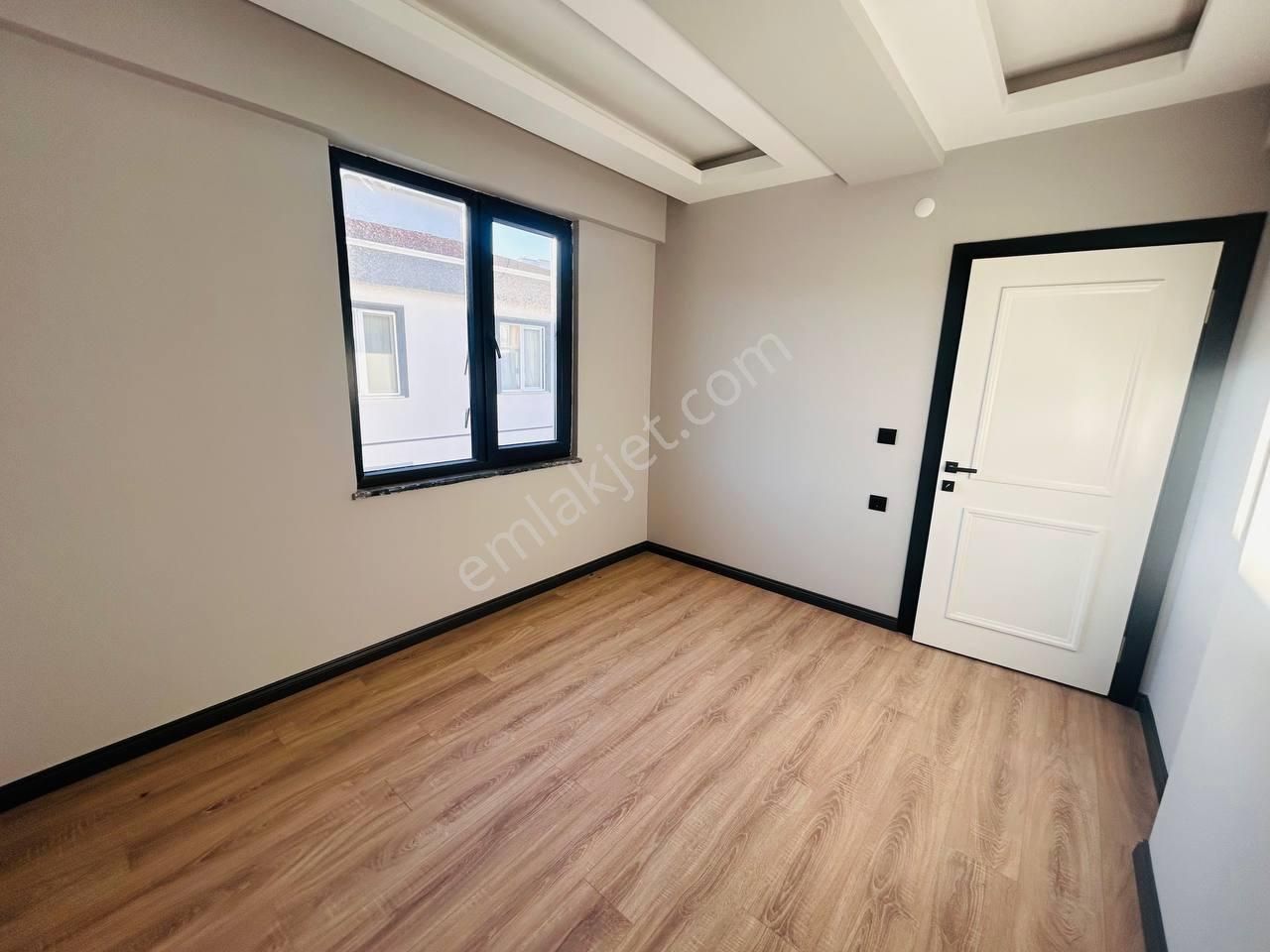 Kurupelitte Tramvaya Sahile Yakın İskanlı Binada Satılık 1+1 - Görsel 15