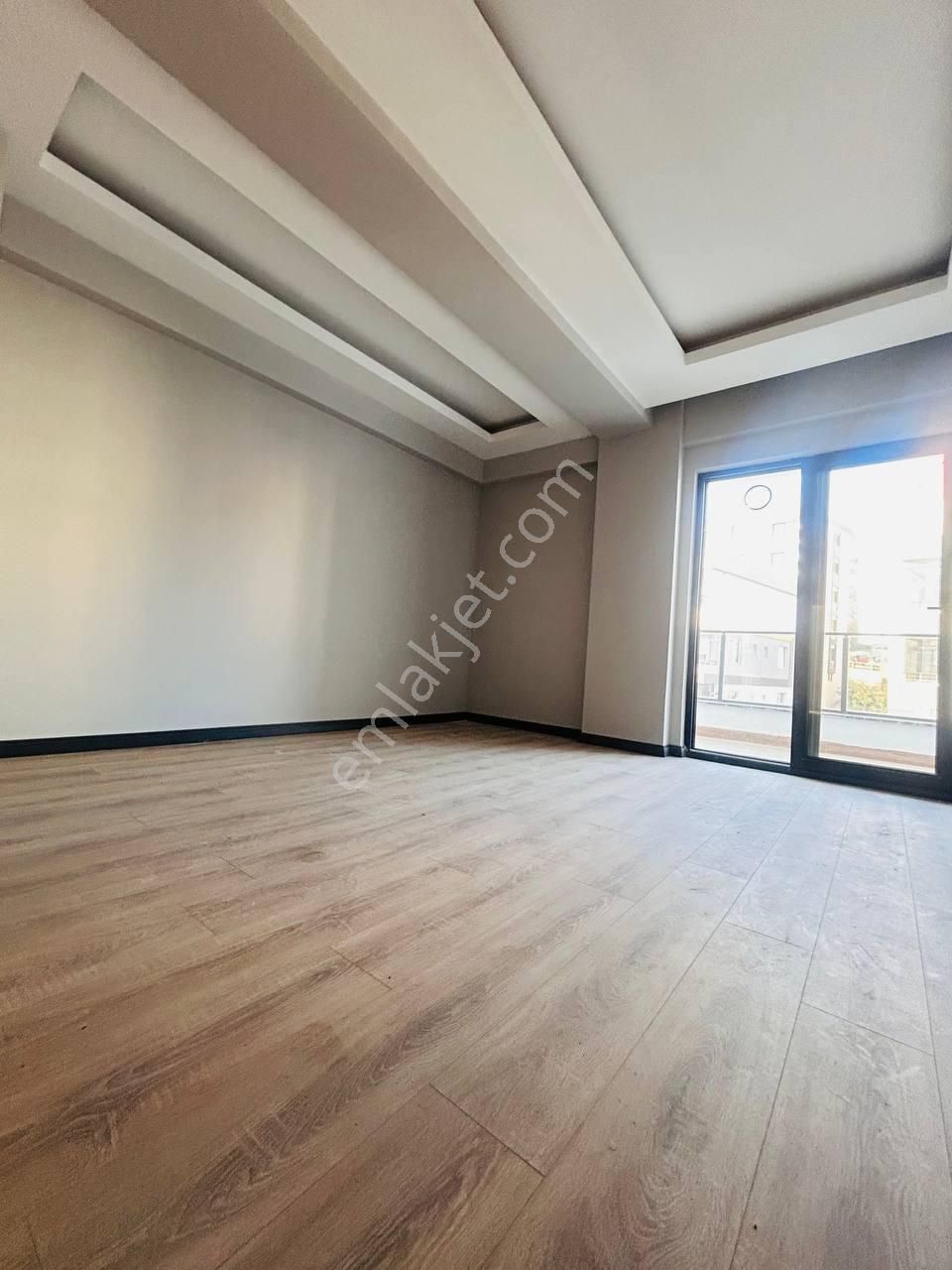 Kurupelitte Tramvaya Sahile Yakın İskanlı Binada Satılık 1+1 - Görsel 7