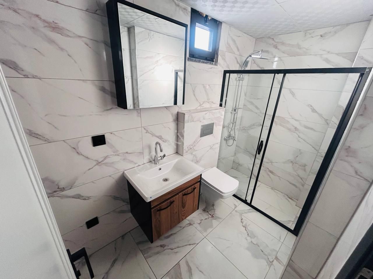 Kurupelitte Tramvaya Sahile Yakın İskanlı Binada Satılık 1+1 - Görsel 11