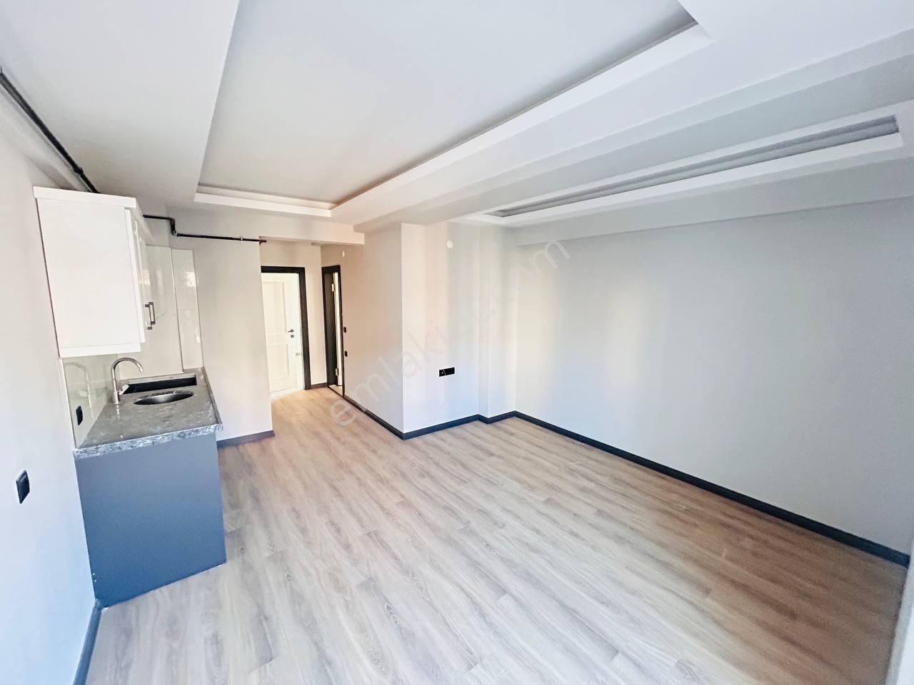 Kurupelitte Tramvaya Sahile Yakın İskanlı Binada Satılık 1+1 - Görsel 4