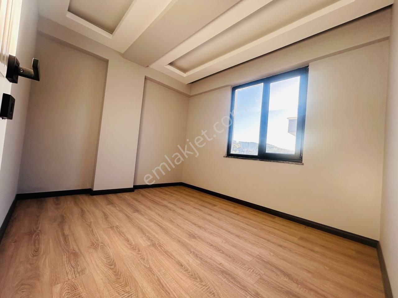 Kurupelitte Tramvaya Sahile Yakın İskanlı Binada Satılık 1+1 - Görsel 14