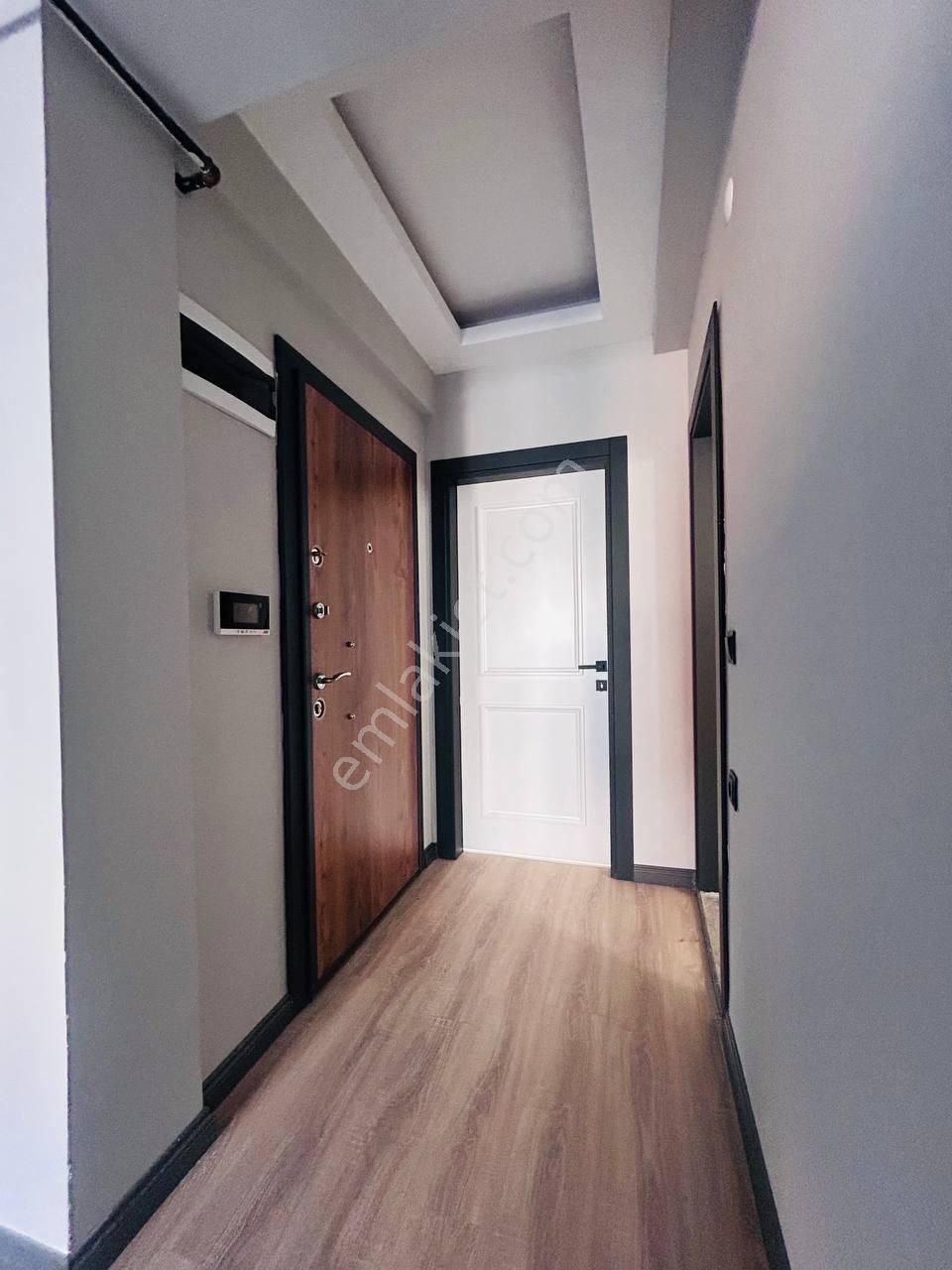 Kurupelitte Tramvaya Sahile Yakın İskanlı Binada Satılık 1+1 - Görsel 18